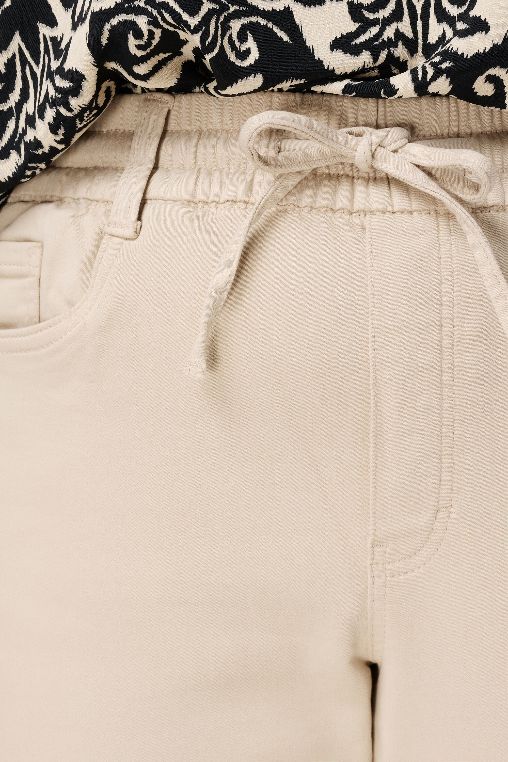 Jogginghose aus Denim image number 4