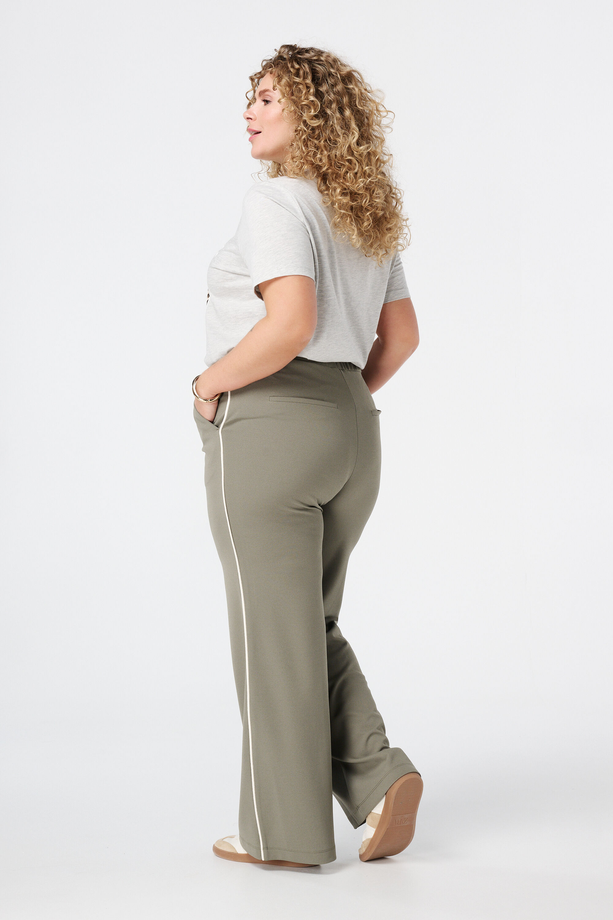 Jeans mit Ziern&auml;hten image number 3