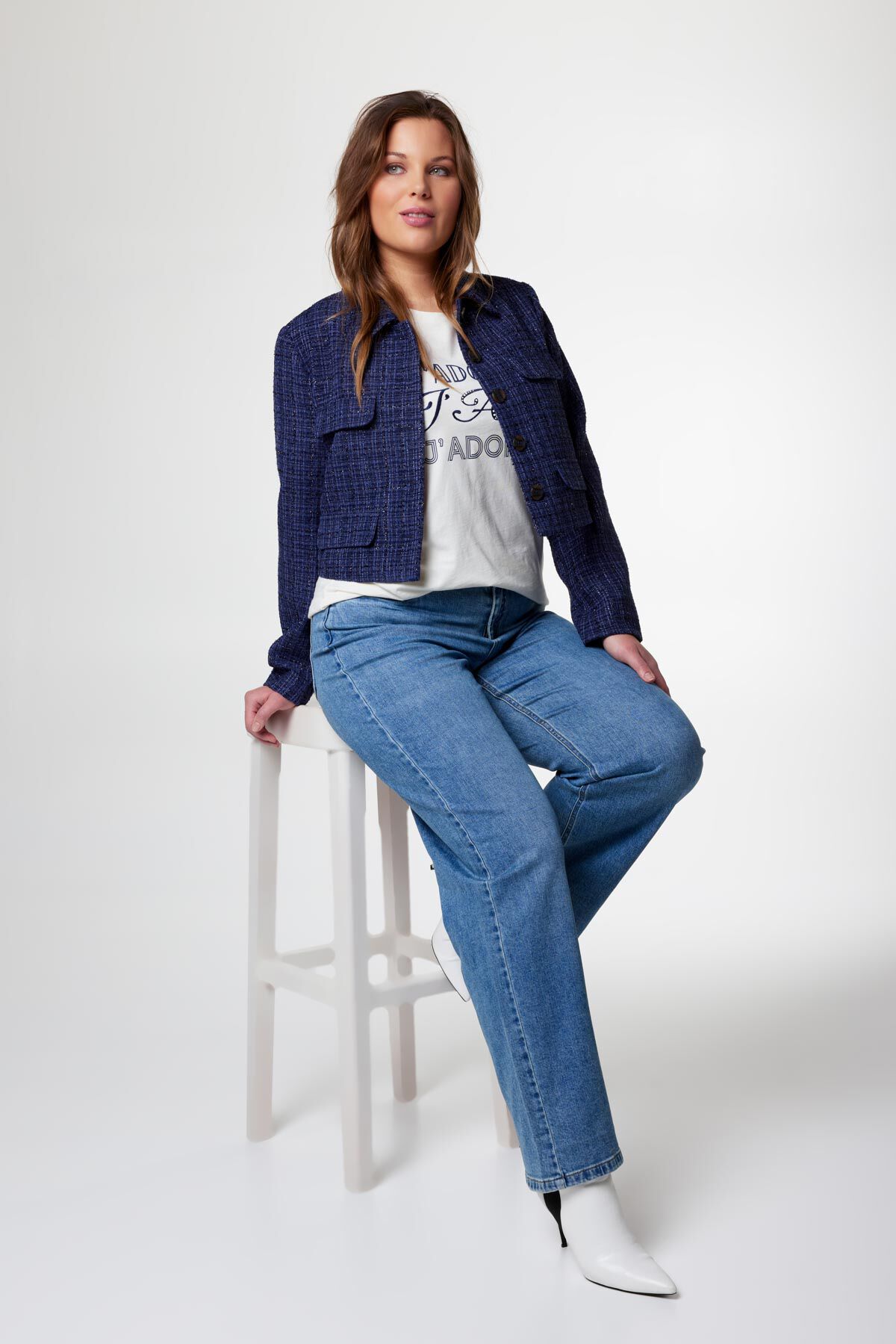 Kurzer Blazer mit Glitzerdetails image number 5