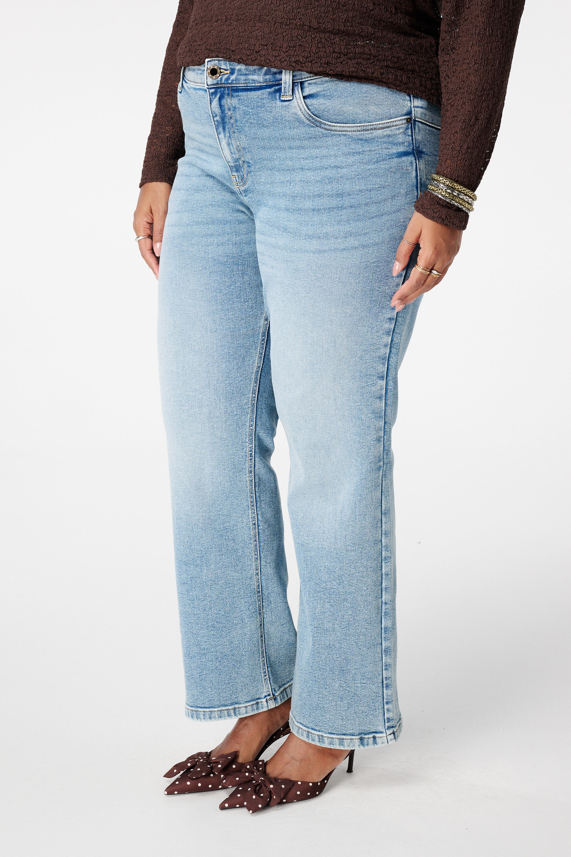 Straight Leg Jeans mit mittelhohem Bund image number 5