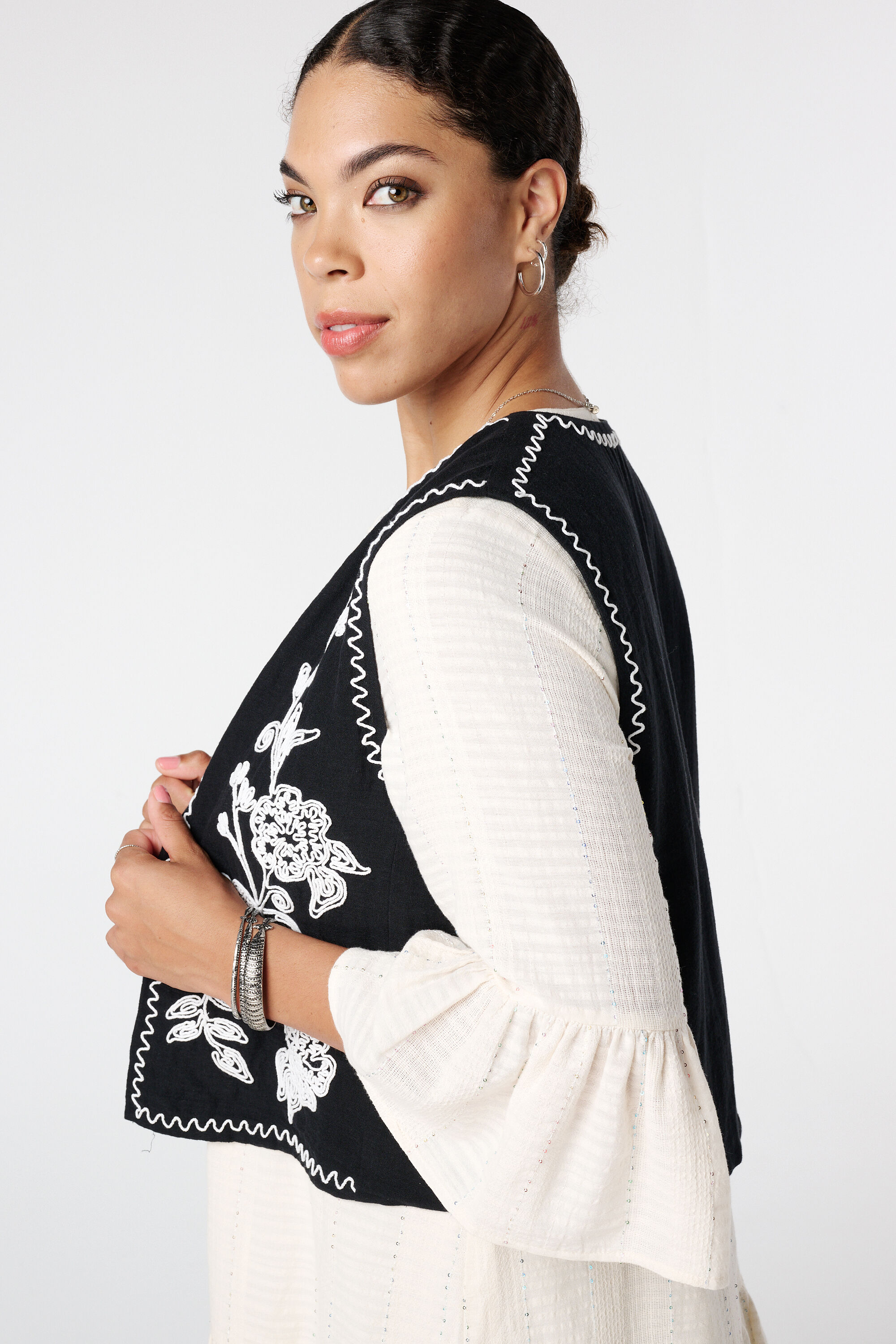 Bestickte Weste image number 4