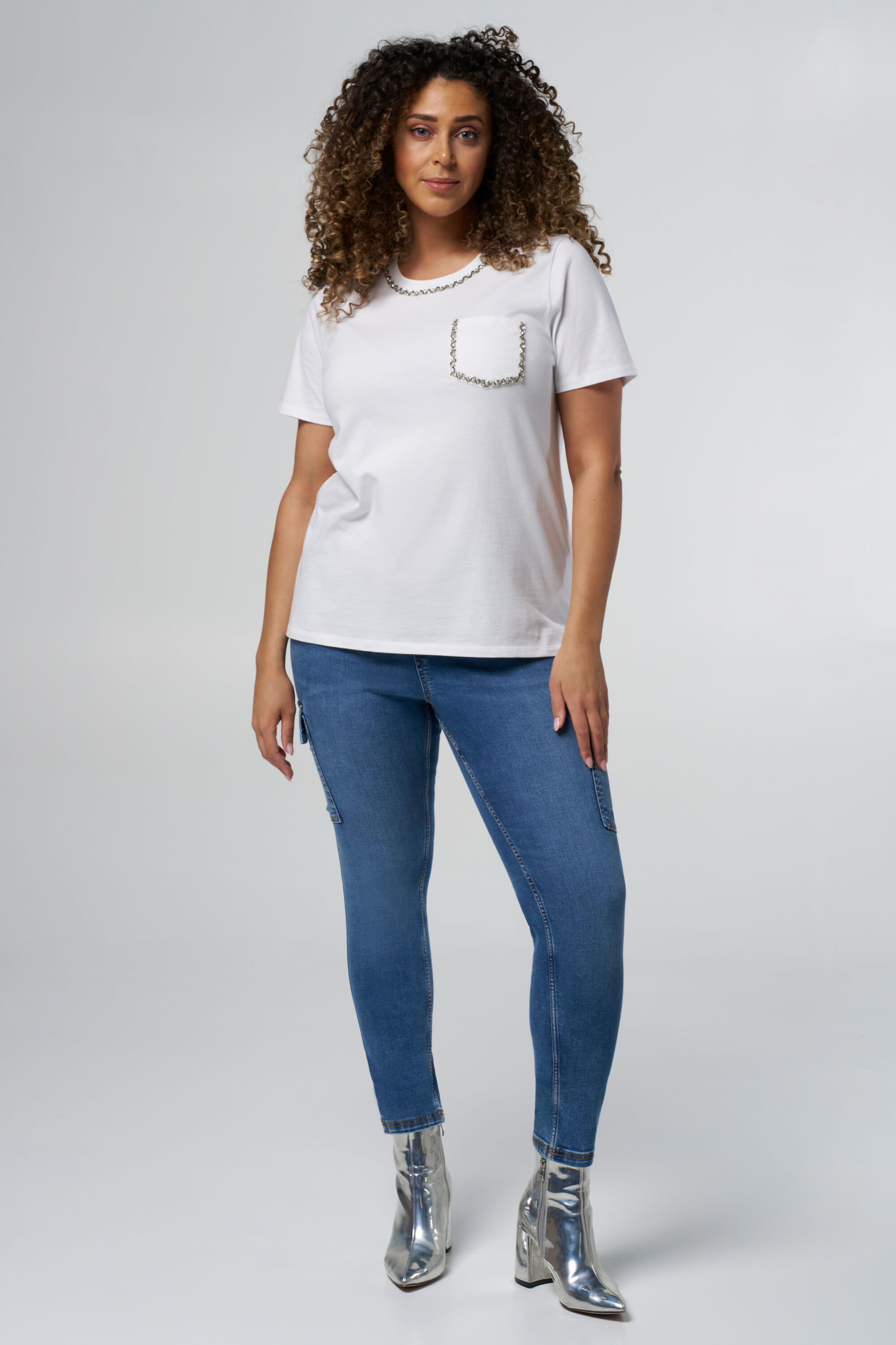 T-Shirt mit Perlen image number 5