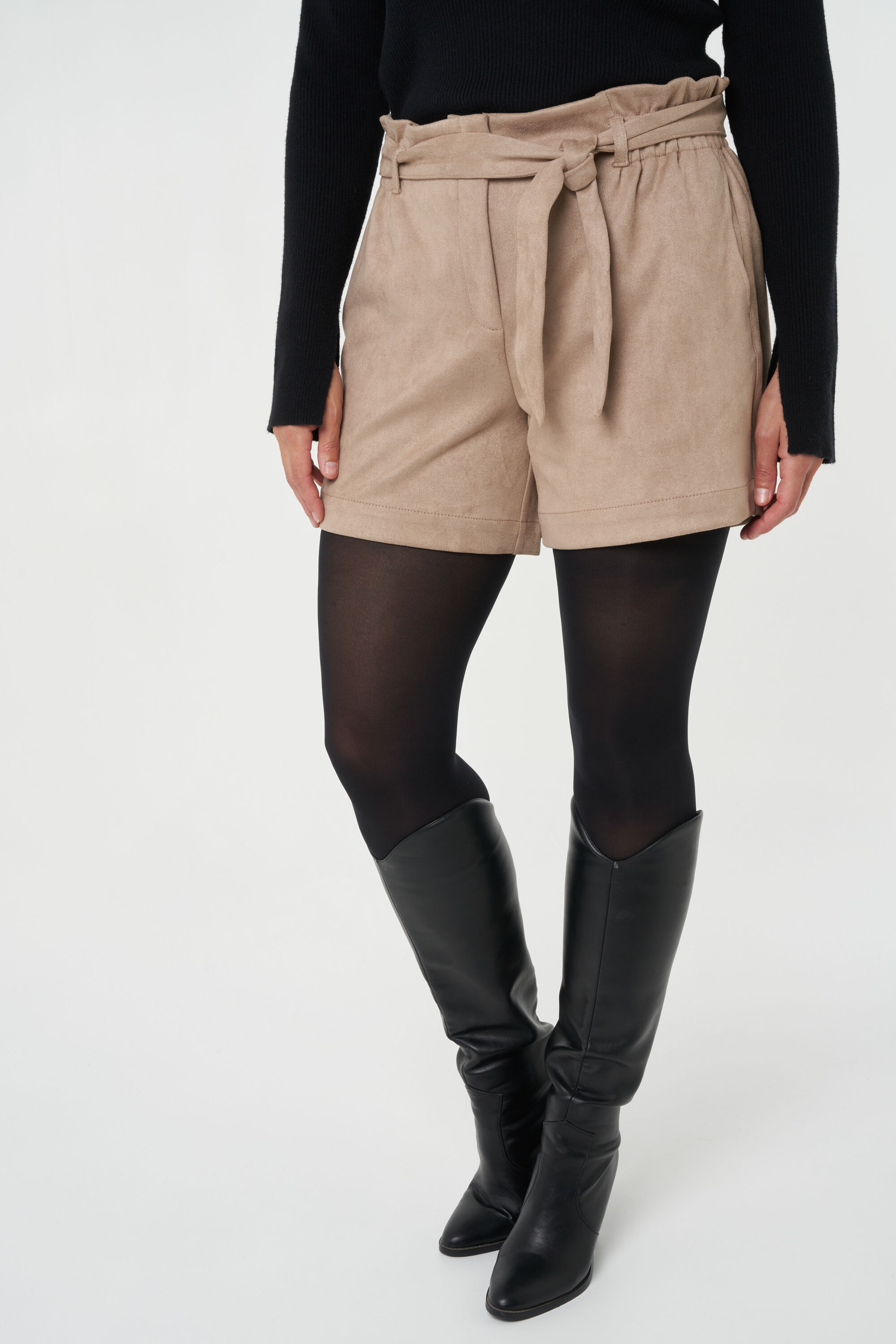 Kunstwildleder-Shorts mit G&uuml;rtel image number 6