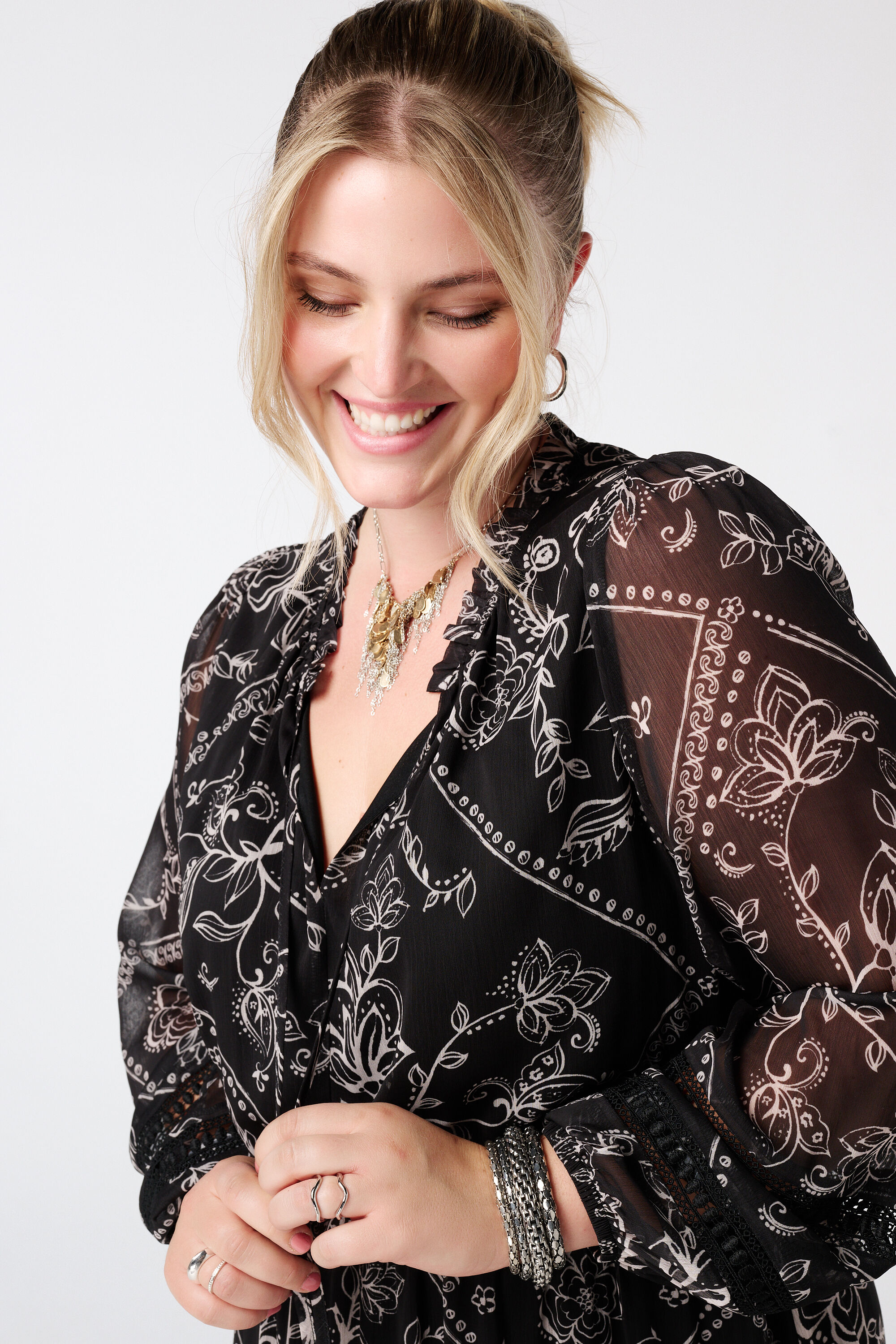 Kleid mit Print und Stickereidetails image number 4