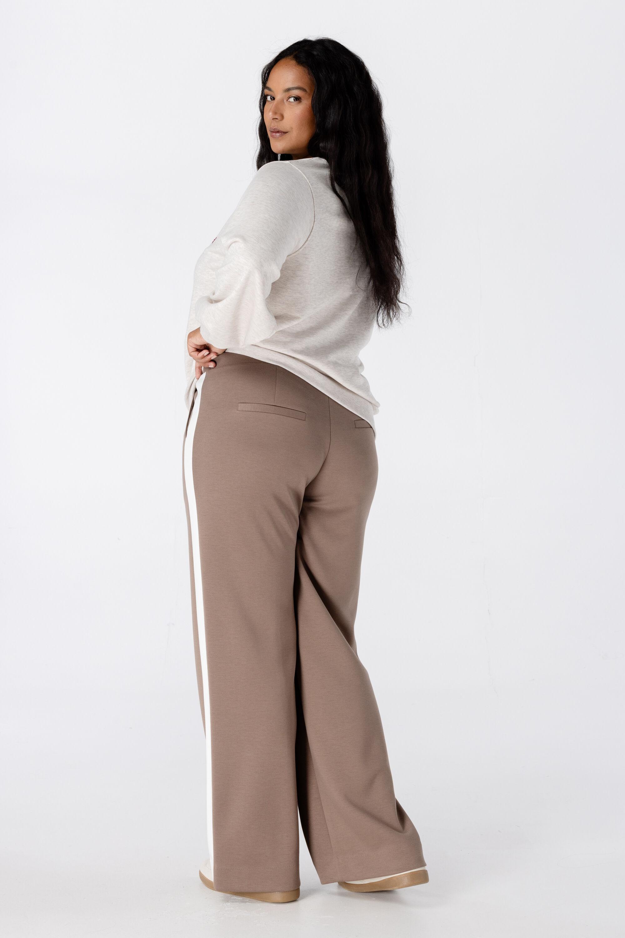 Weite Hose mit Kontraststreifen image number 3