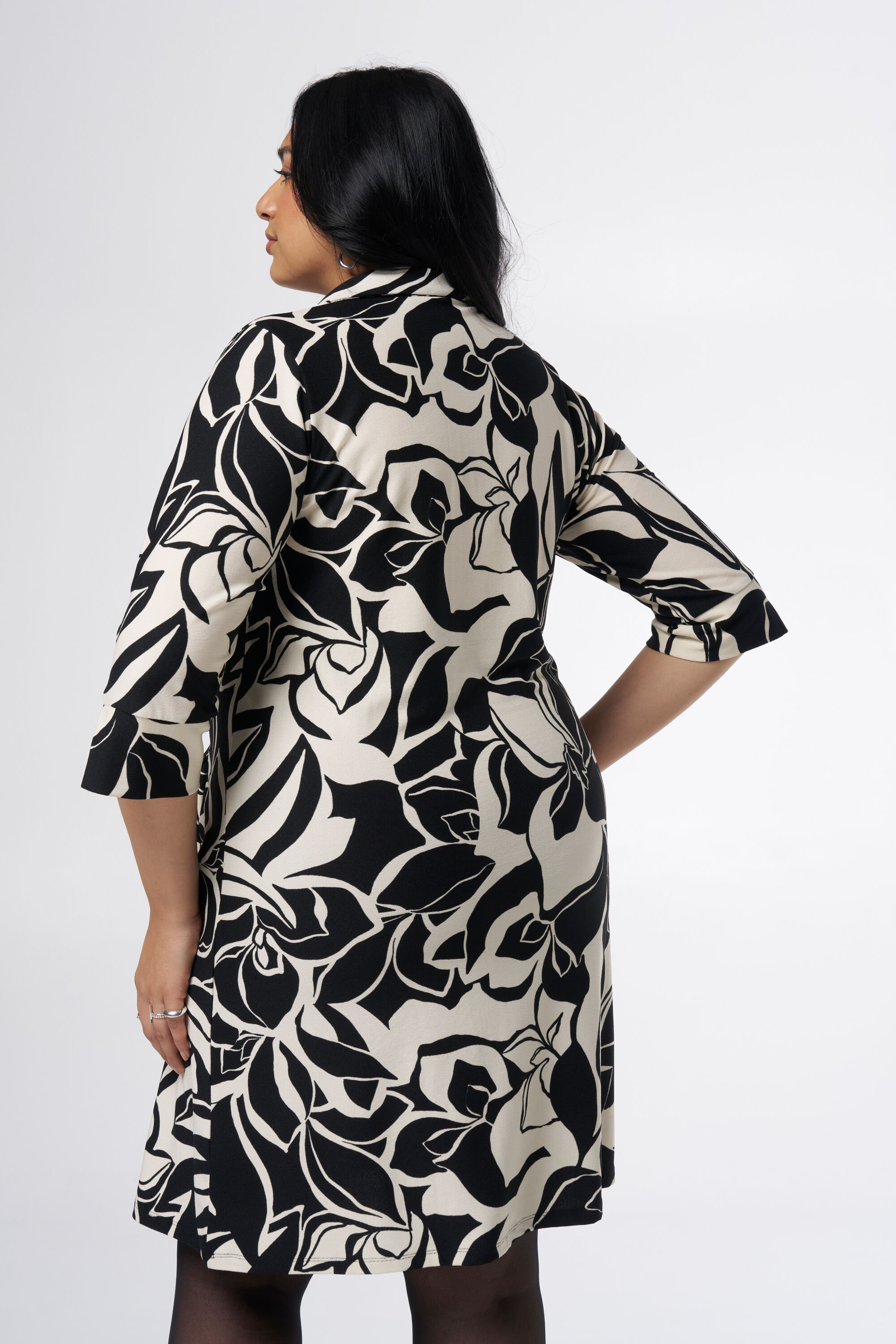 Kleid mit Taschen und Print  image number 3