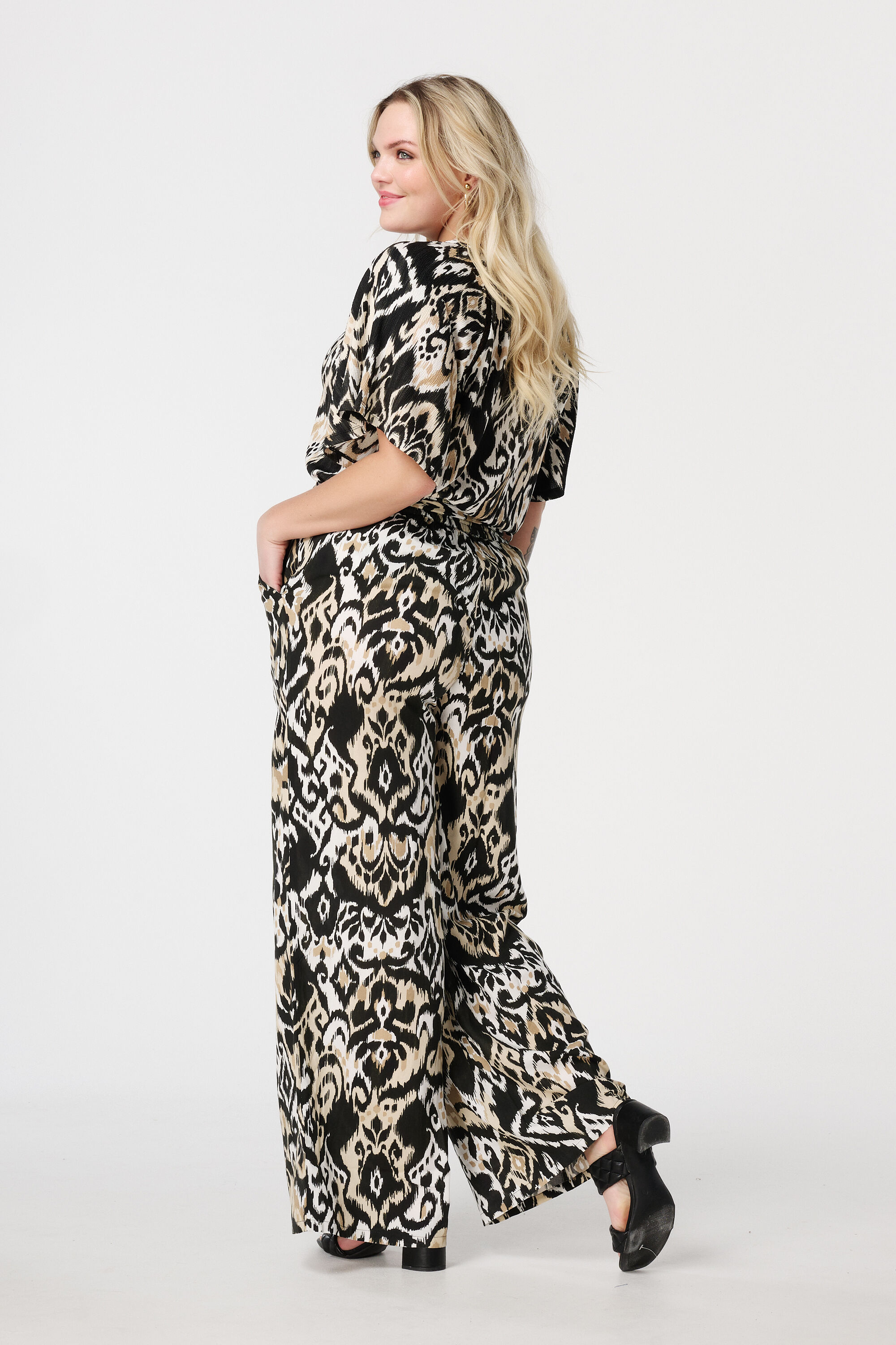 Hose mit elastischem Bund image number 3