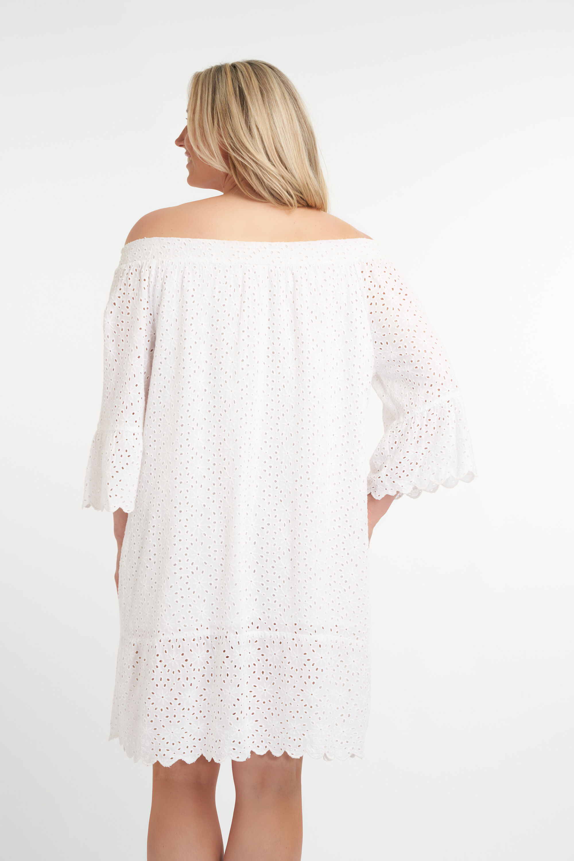 Kleid mit Stickerei image number 3