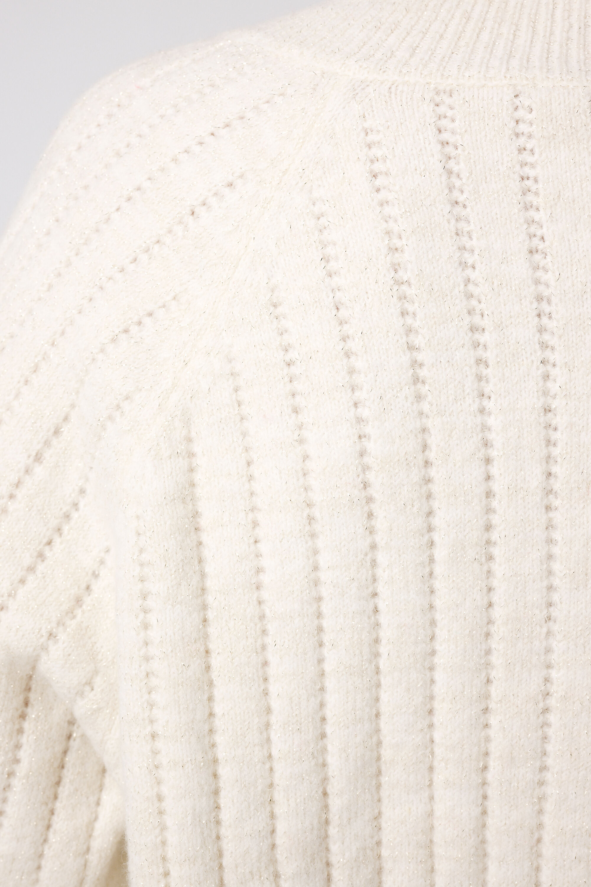 Fein gestrickter Pullover mit Muster image number 6