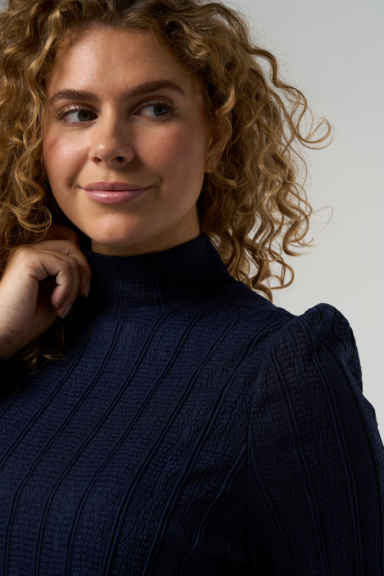  Oberteil mit Wasserfallausschnitt und Struktur image number 4