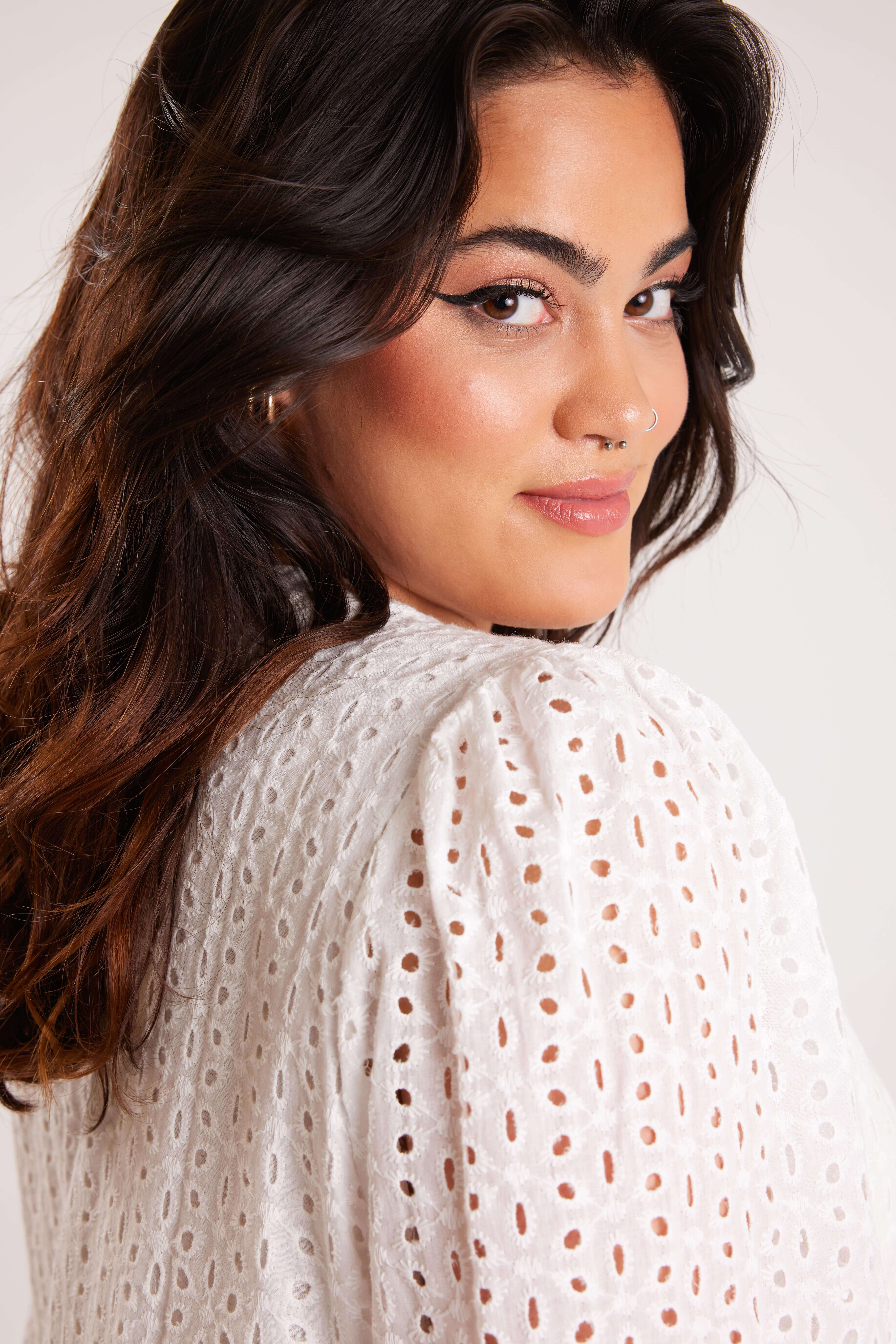 Kleid mit Lochstickerei image number 6