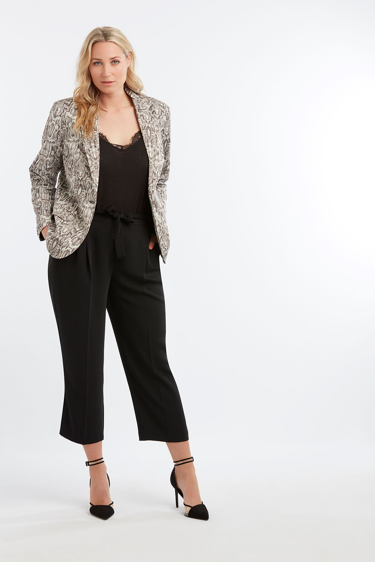 Hose in lockerer Passform mit G&uuml;rtel image number 3