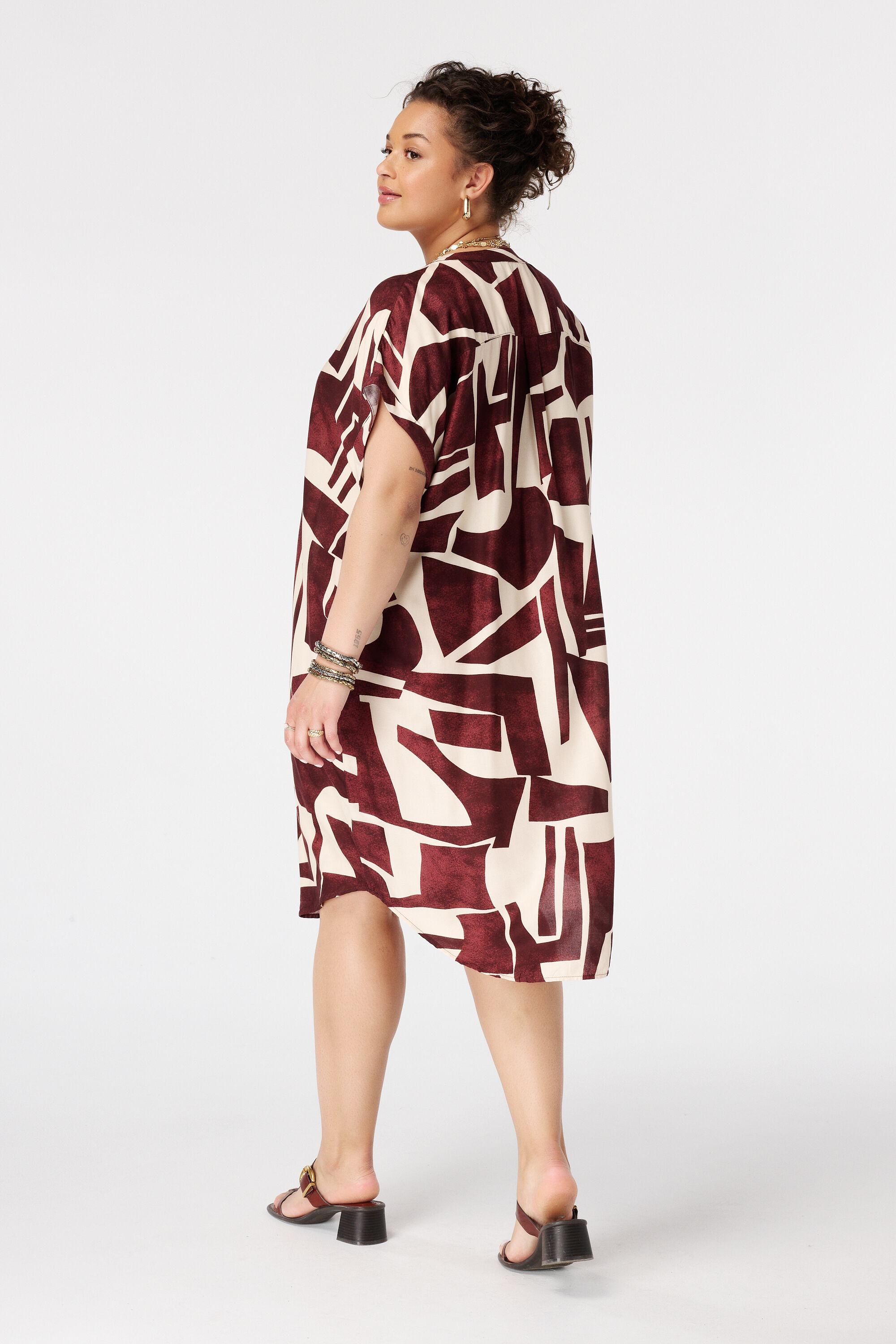 Kleid mit V Ausschnitt image number 3