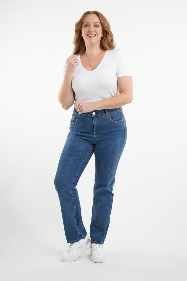 Straight-Leg Jeans SHAPES  image number 4