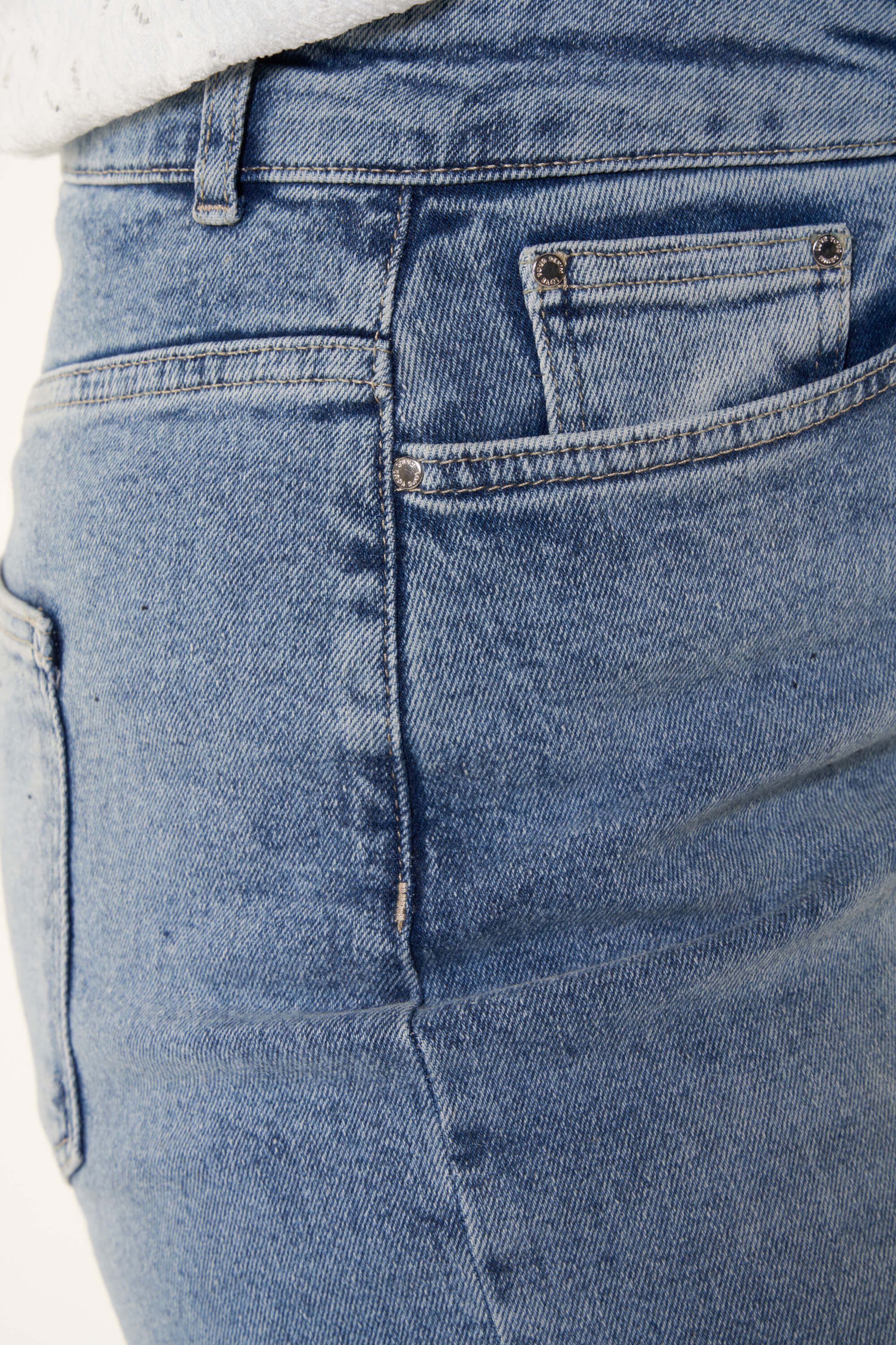 Jeans mit weitem Bein  image number 4