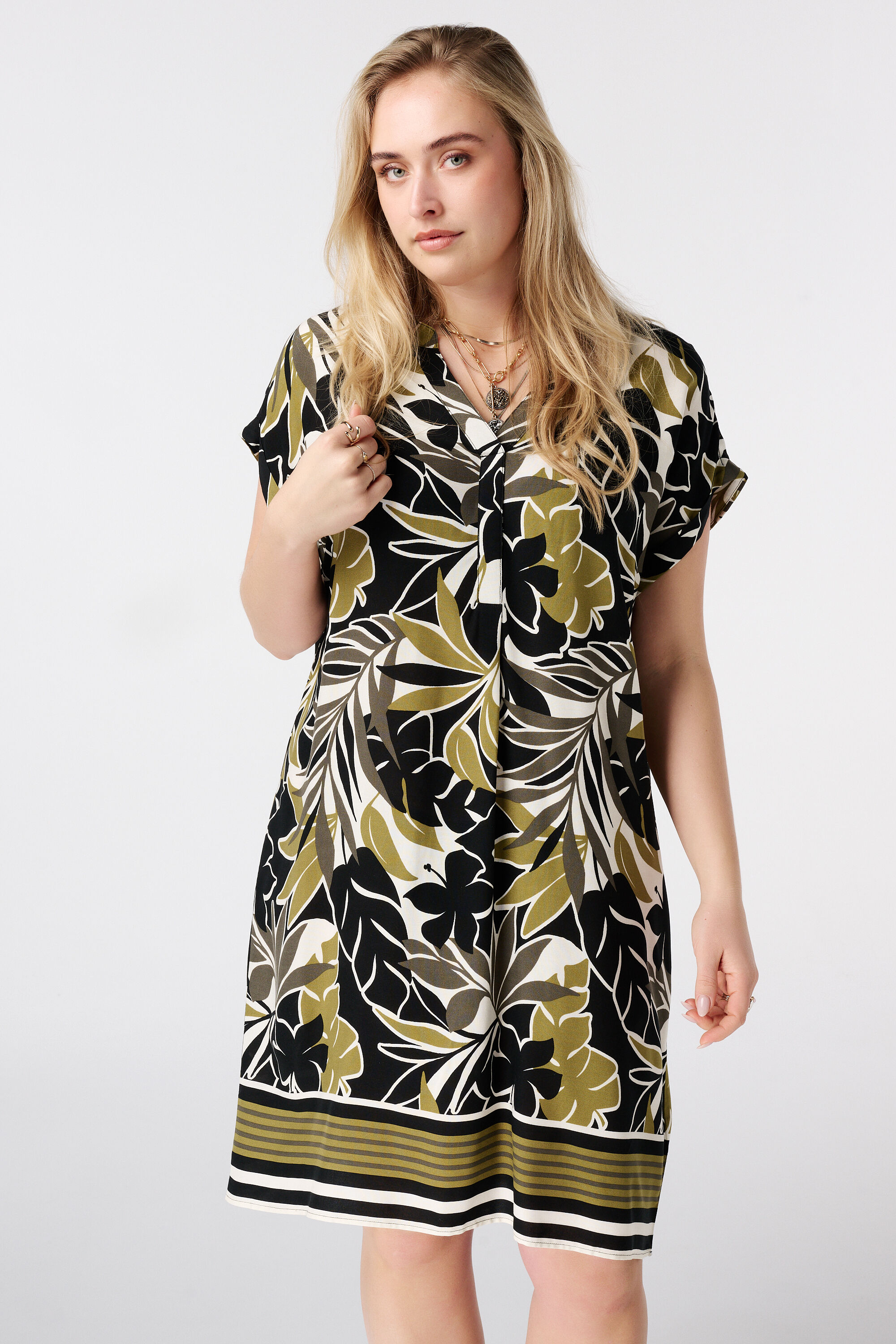 Kleid mit V Ausschnitt image number 5