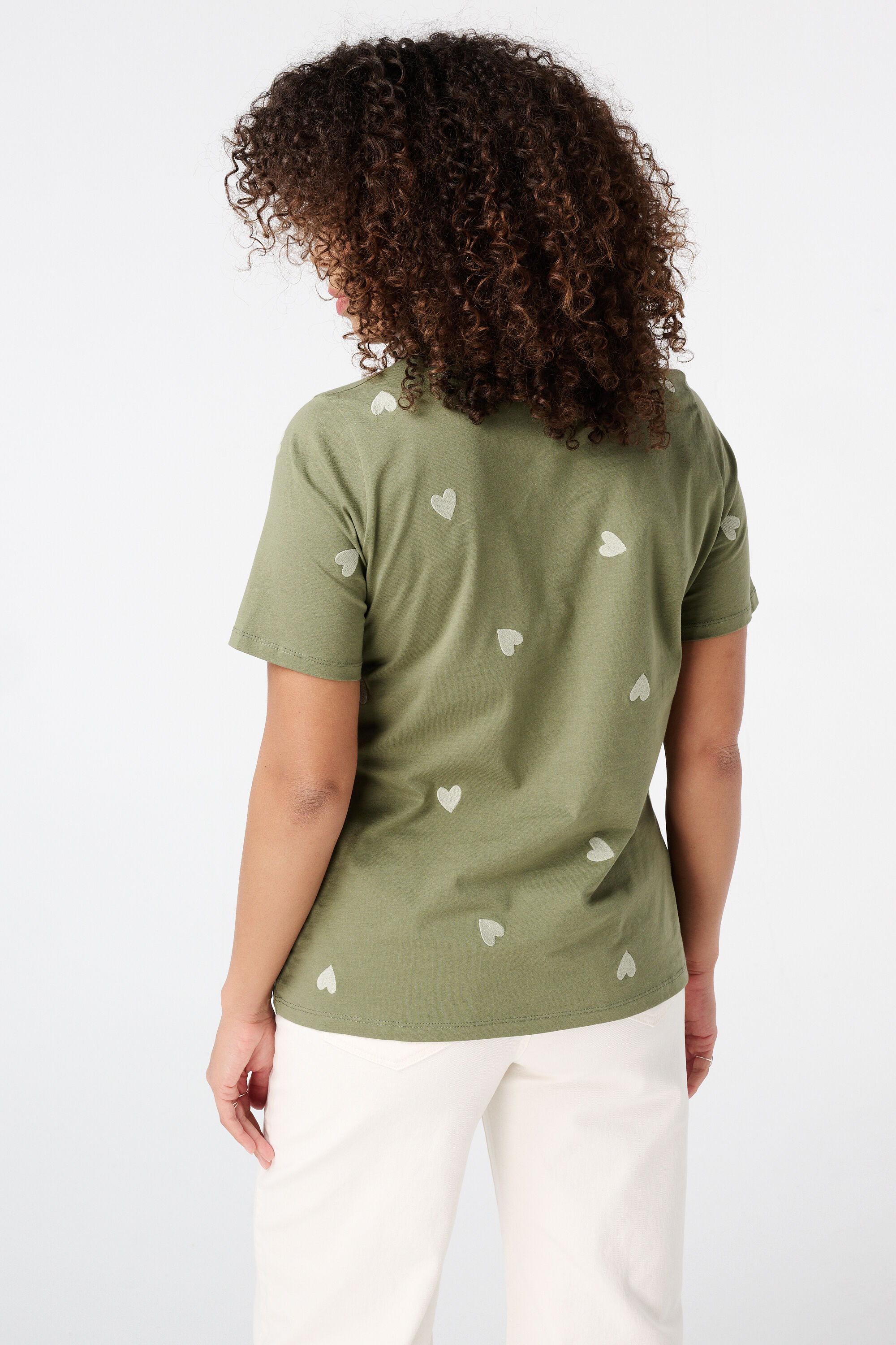 T-Shirt mit aufgestickten Herzen image number 3