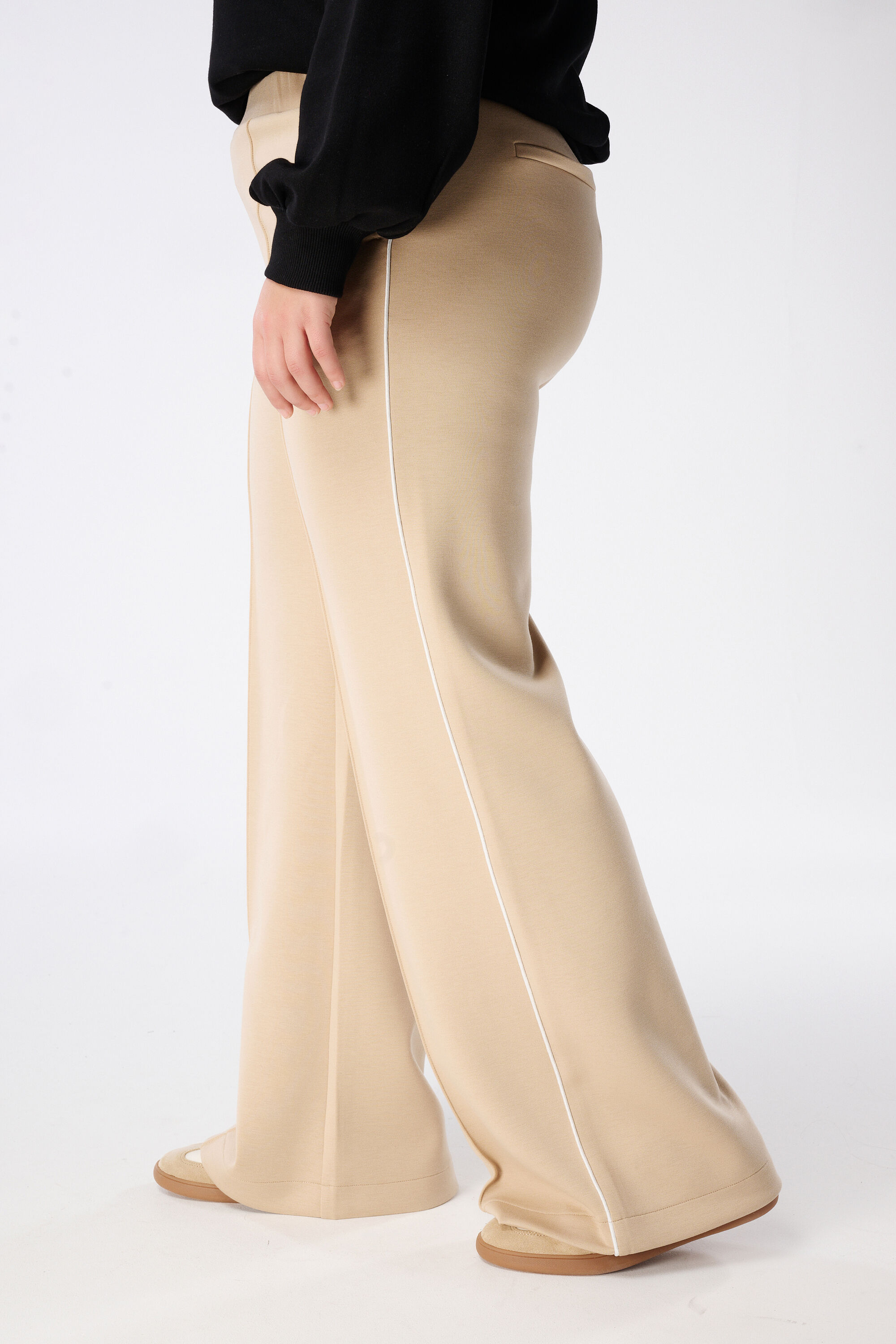 Jogginghose mit Kontraststreifen image number 5