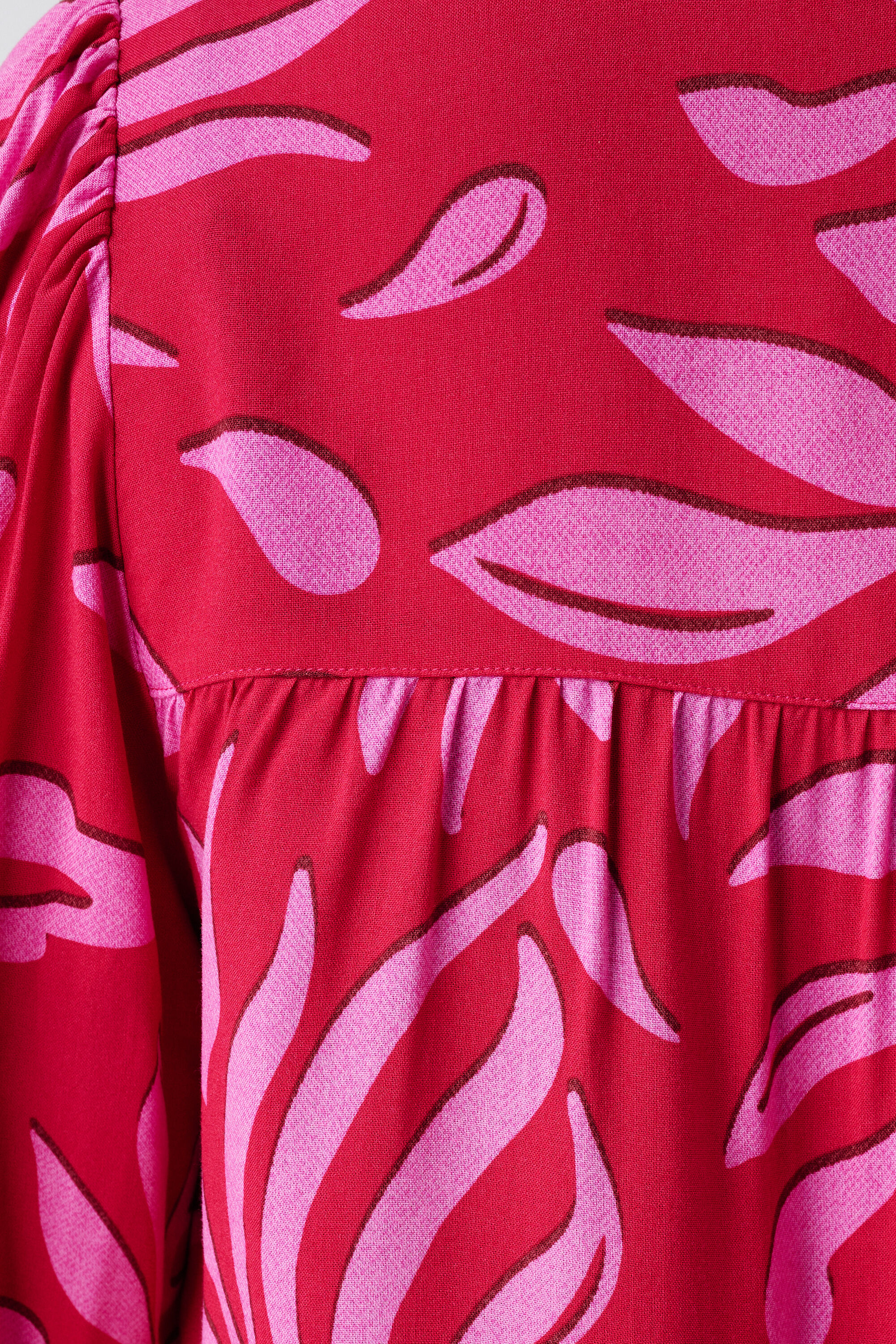 Bluse mit Print und Spulen image number 6