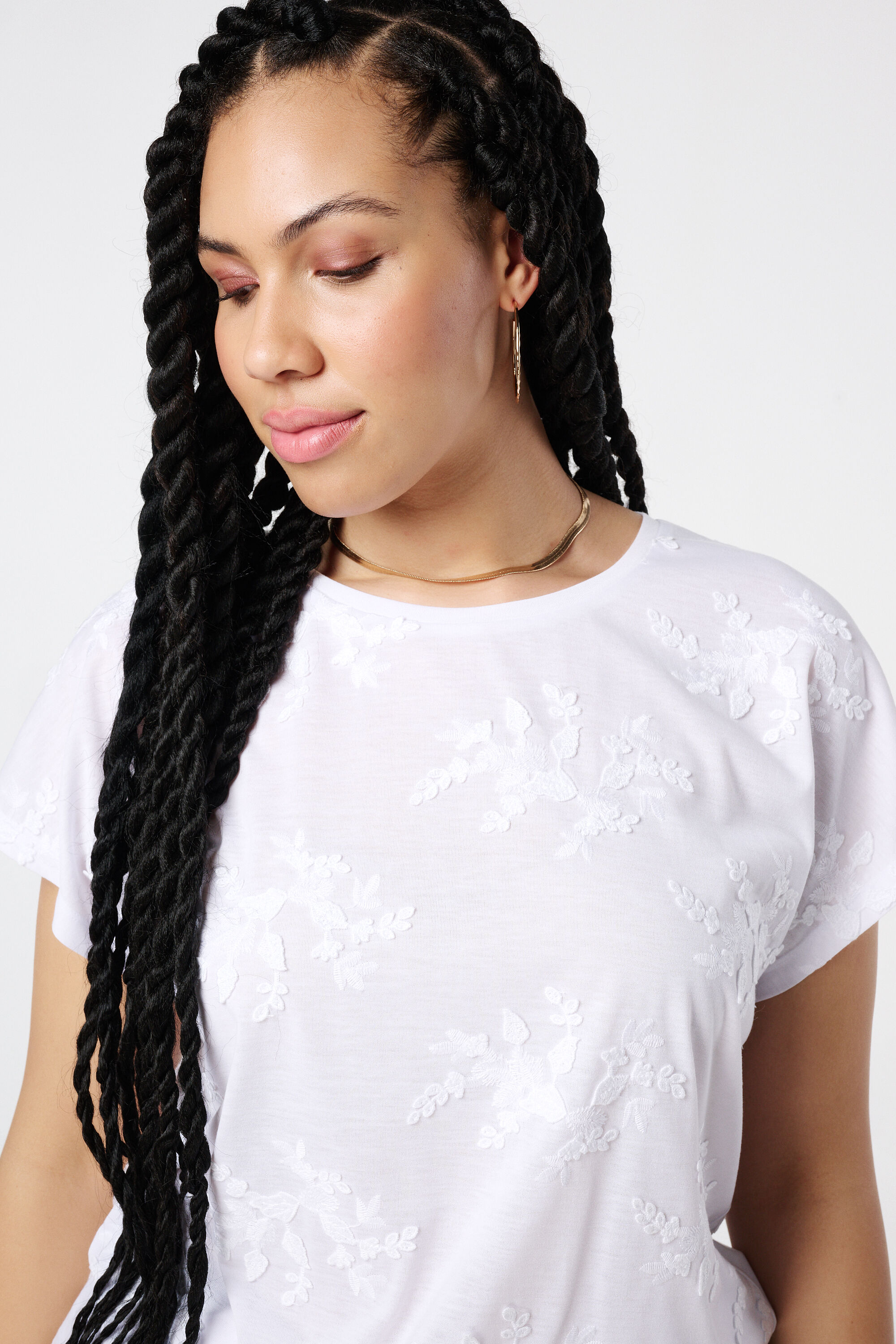 T-Shirt mit Stickerei image number 4