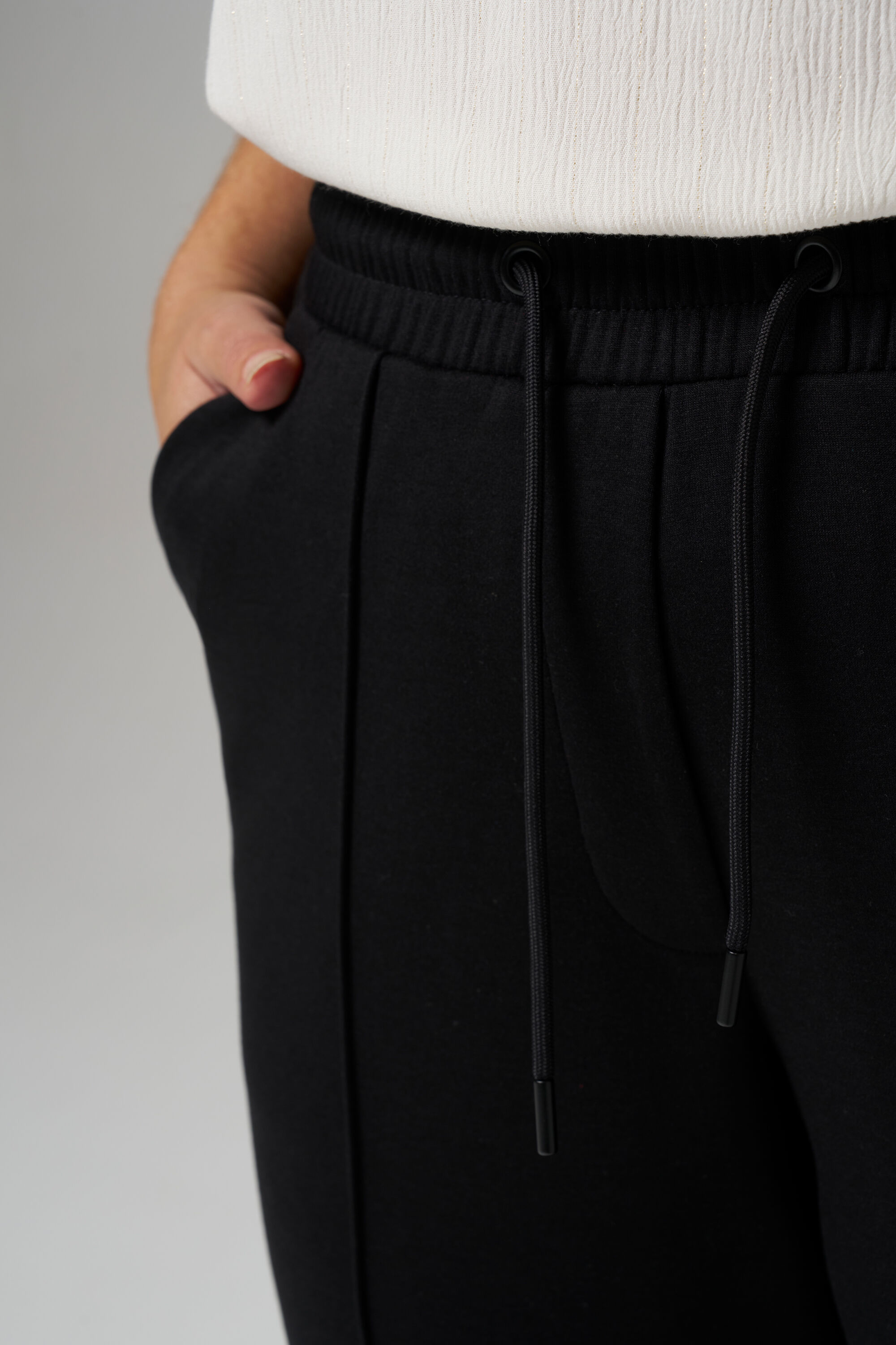 Jeans mit Ziernaht  image number 4