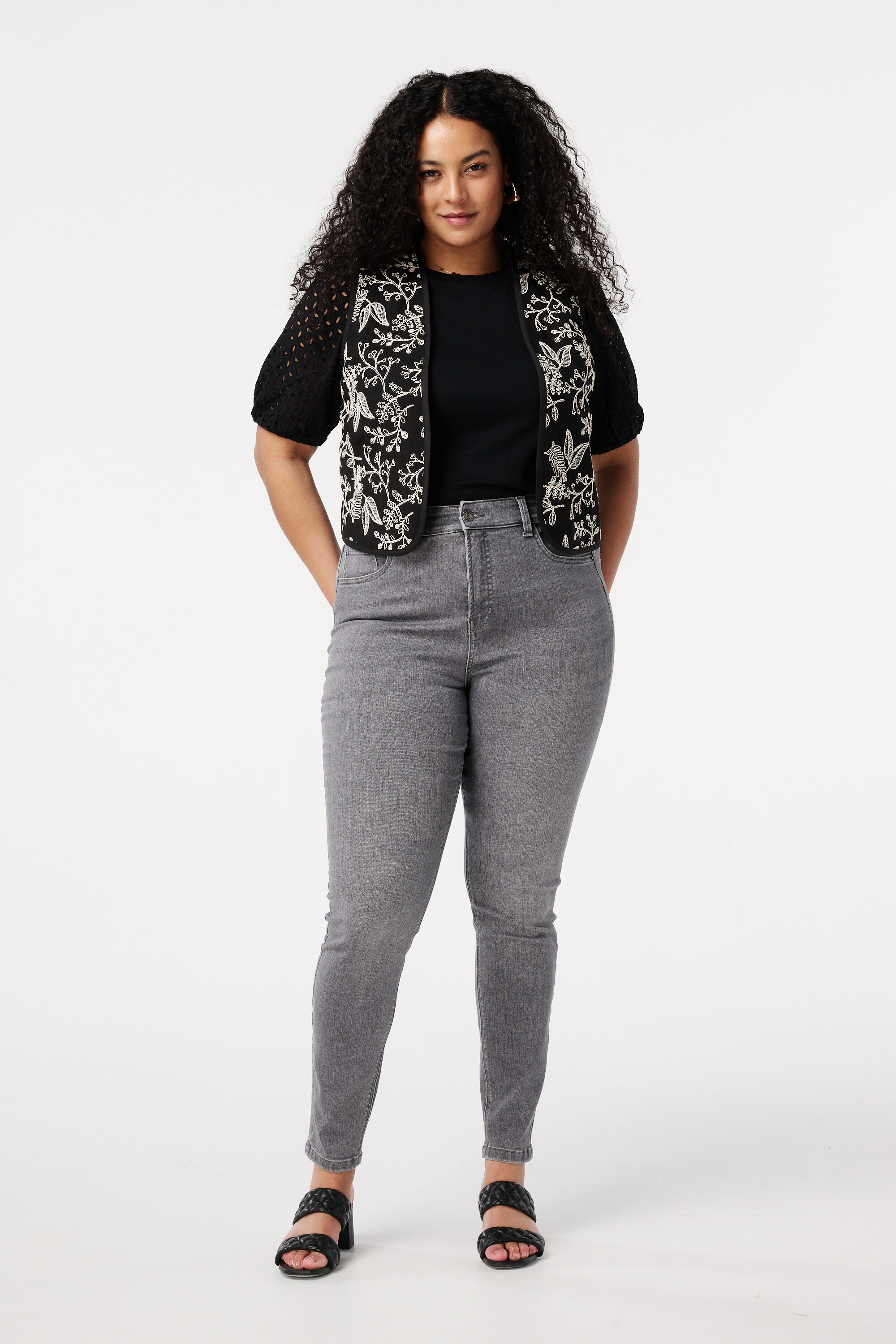 Bestickte Weste  image number 5