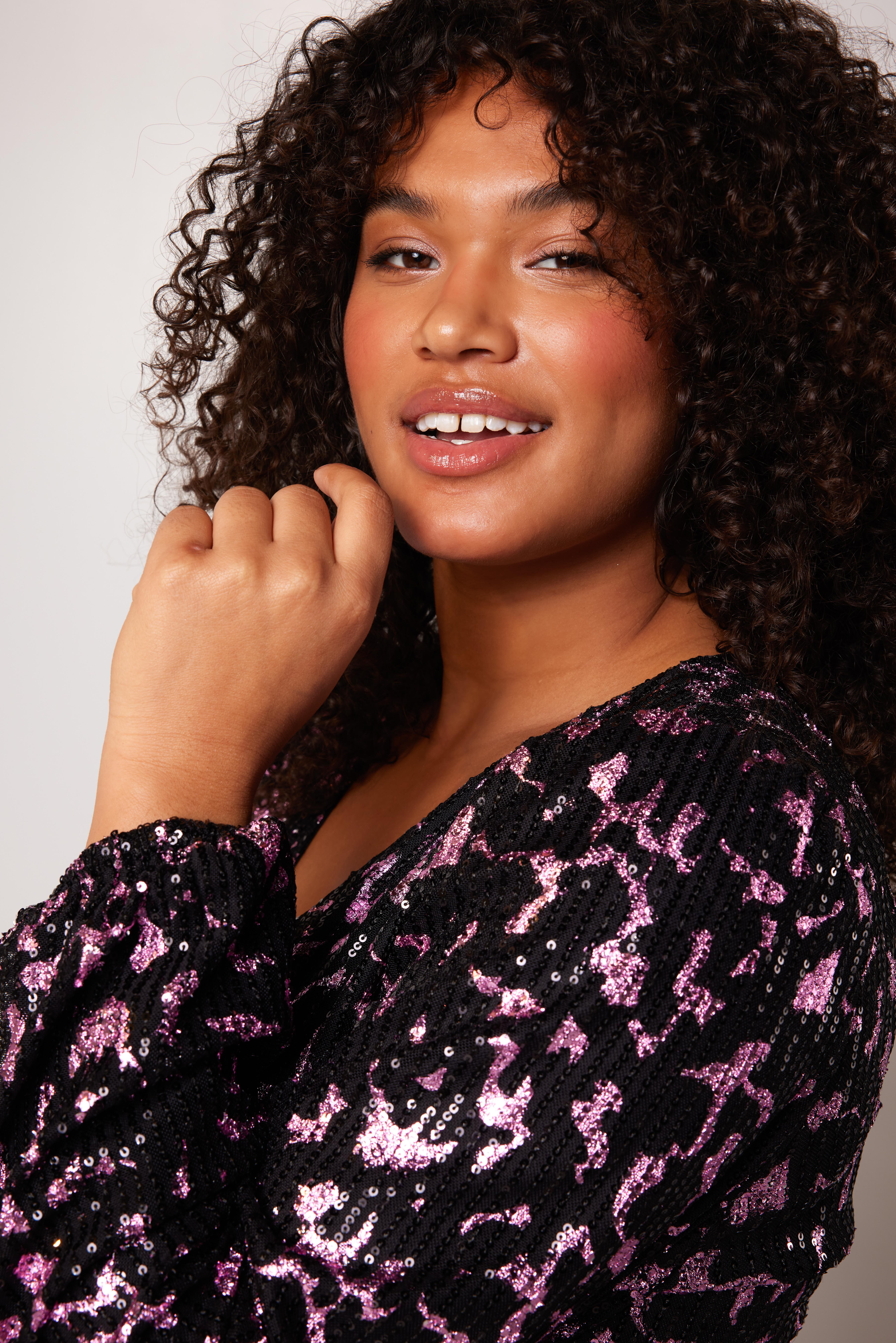 Kleid mit Pailletten  image number 5