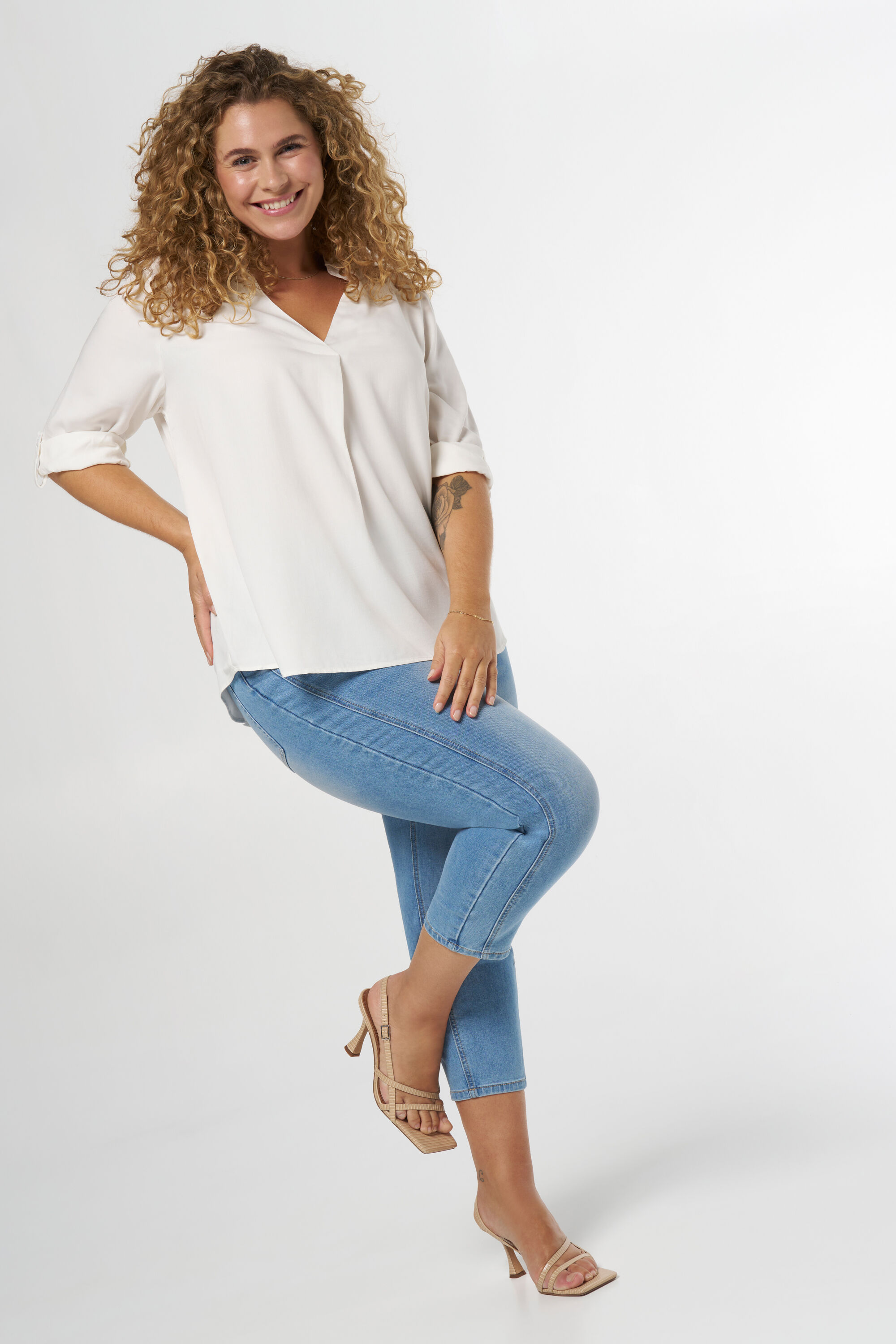 Bluse mit V-Ausschnitt image number 5