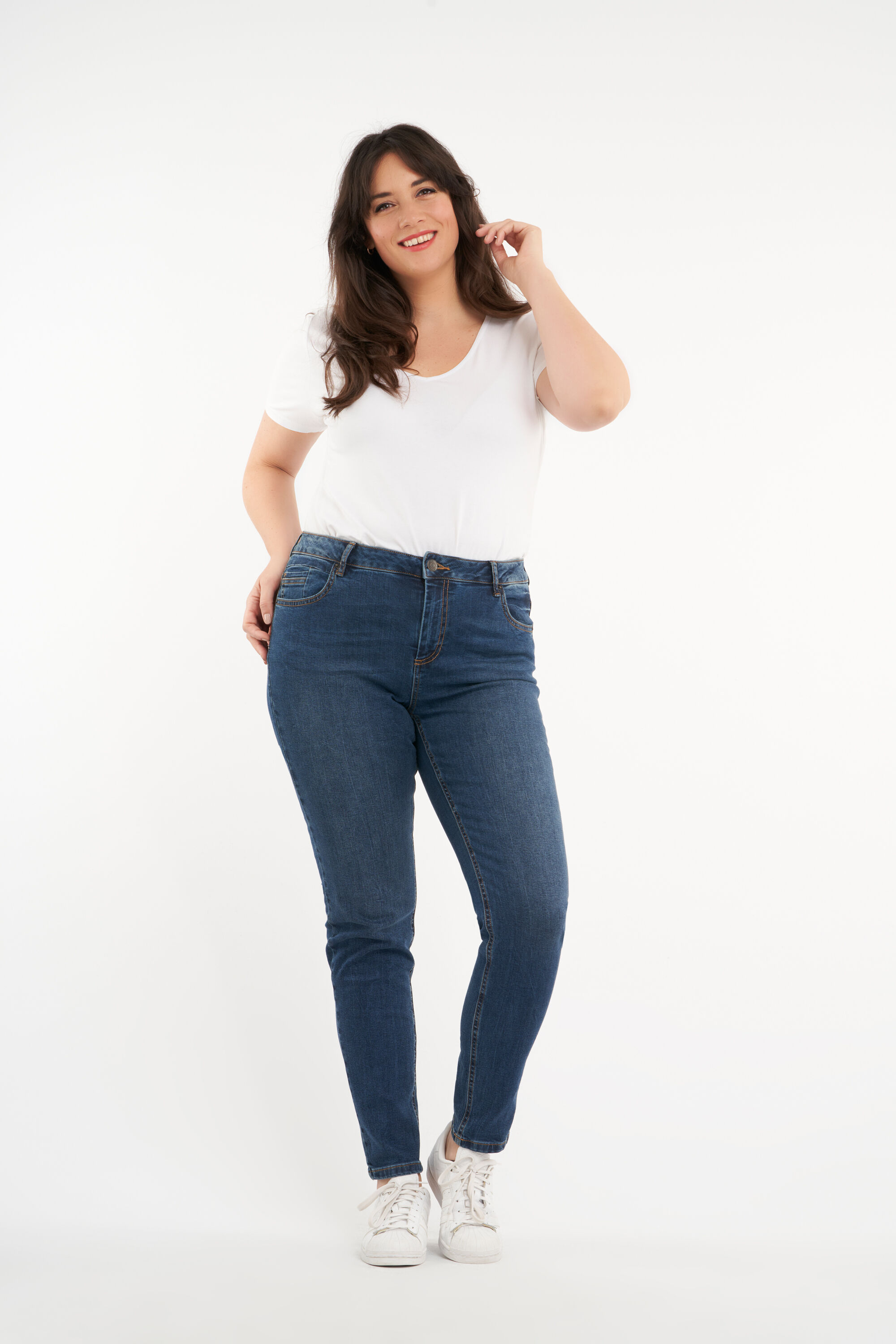 IRIS Slim-Leg Jeans image number 4