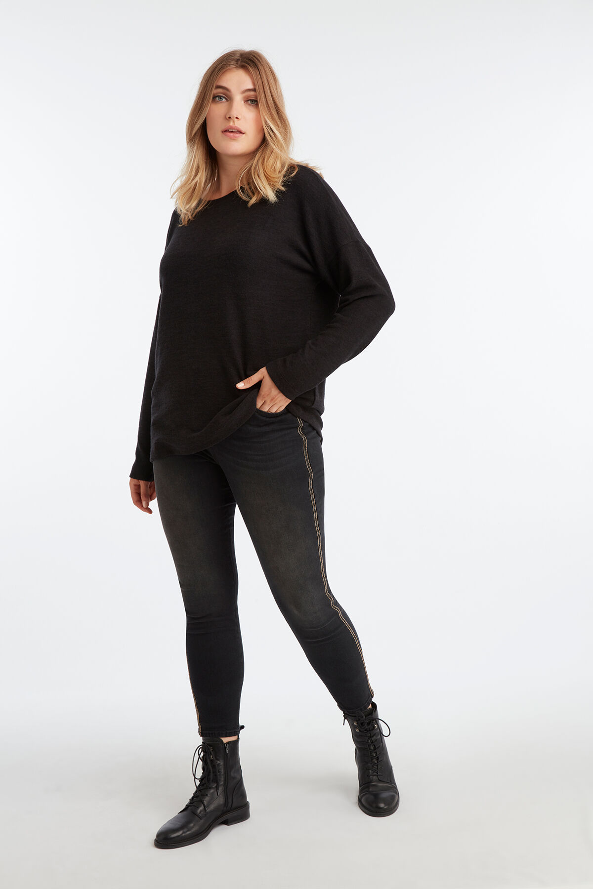 Cropped Skinny-Leg Jeans image number 3