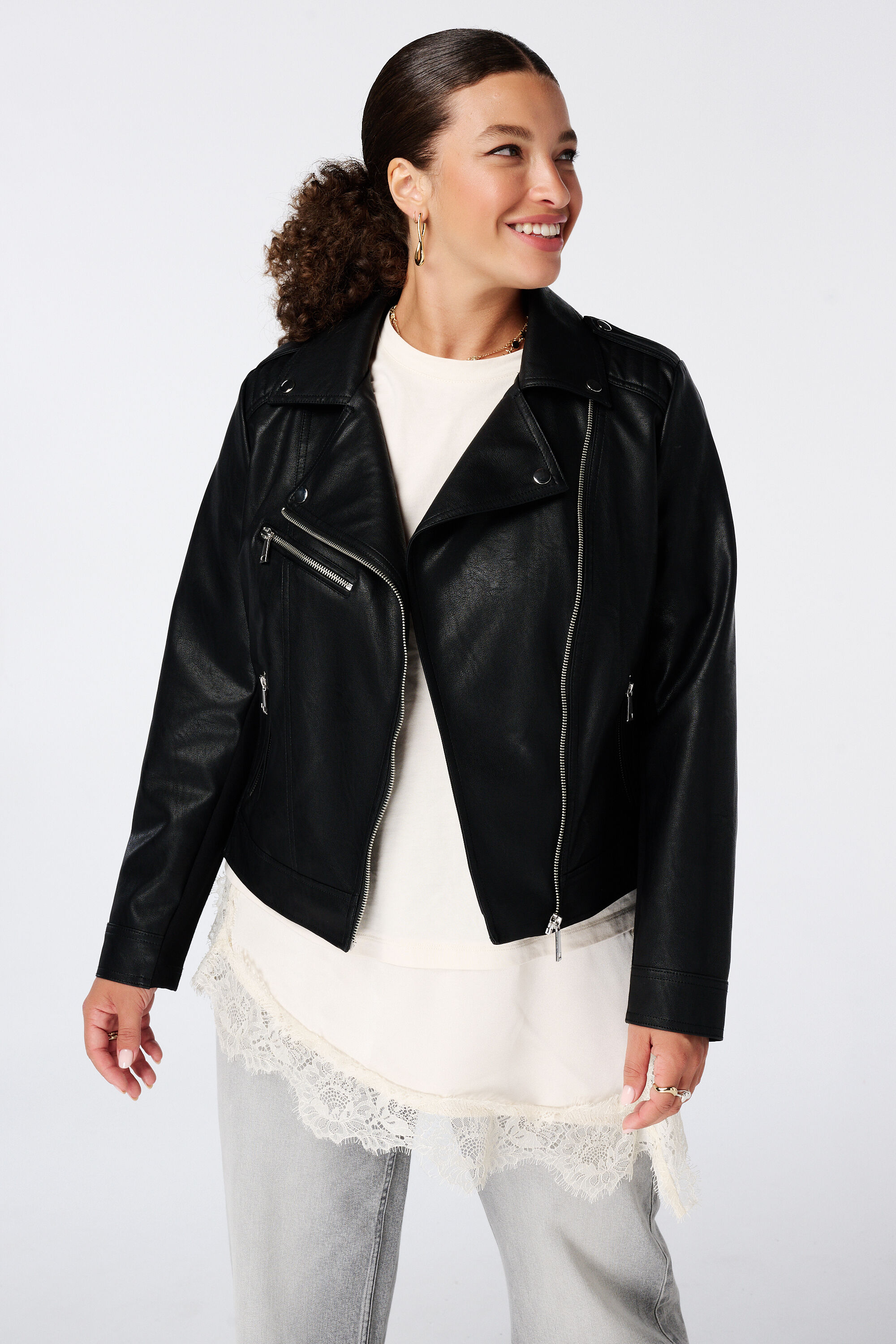 Lederlook-Jacke Jacke mit silbernen Verzierungen 