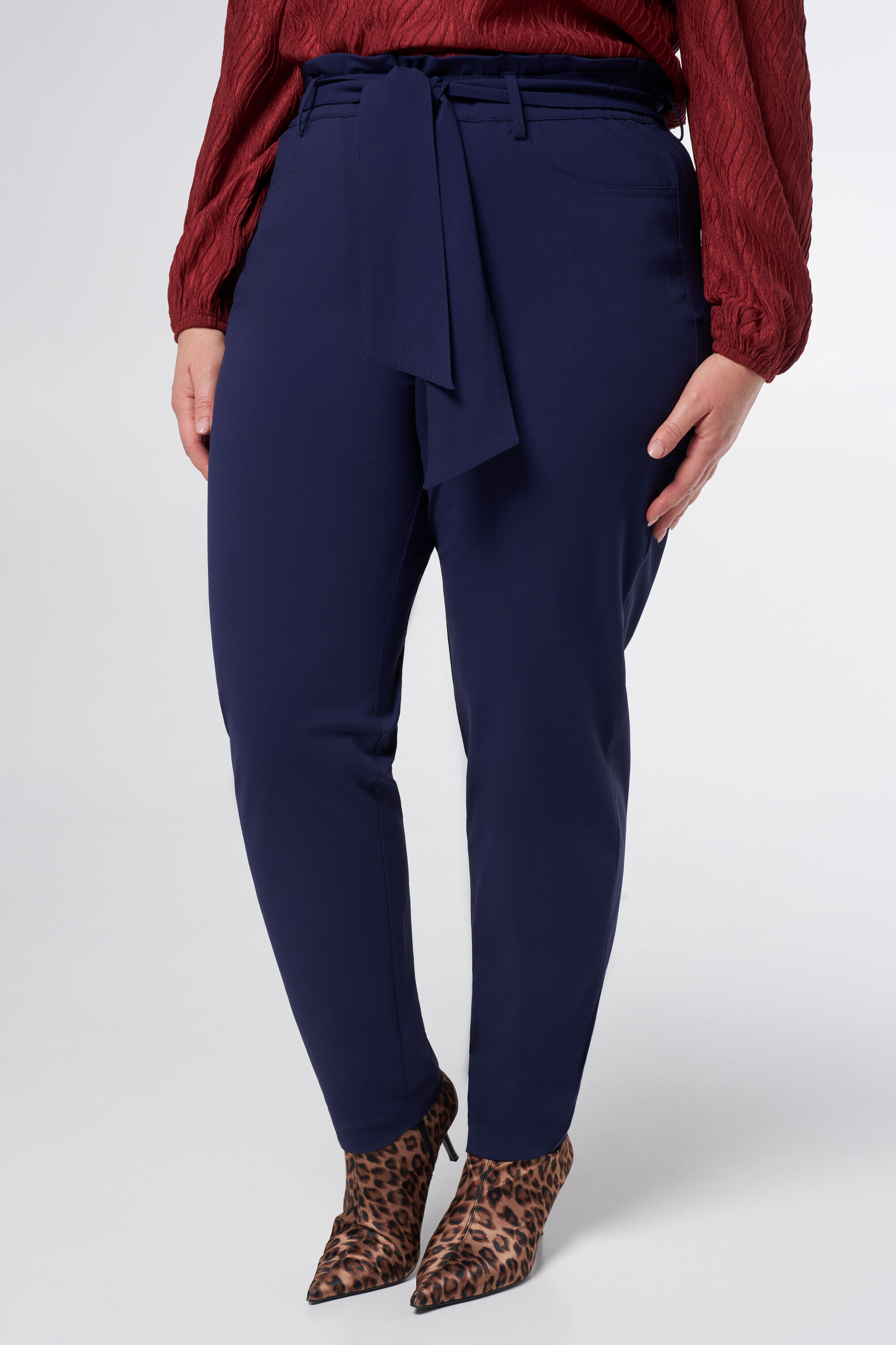 Paperbag-Hose mit Stretch image number 5