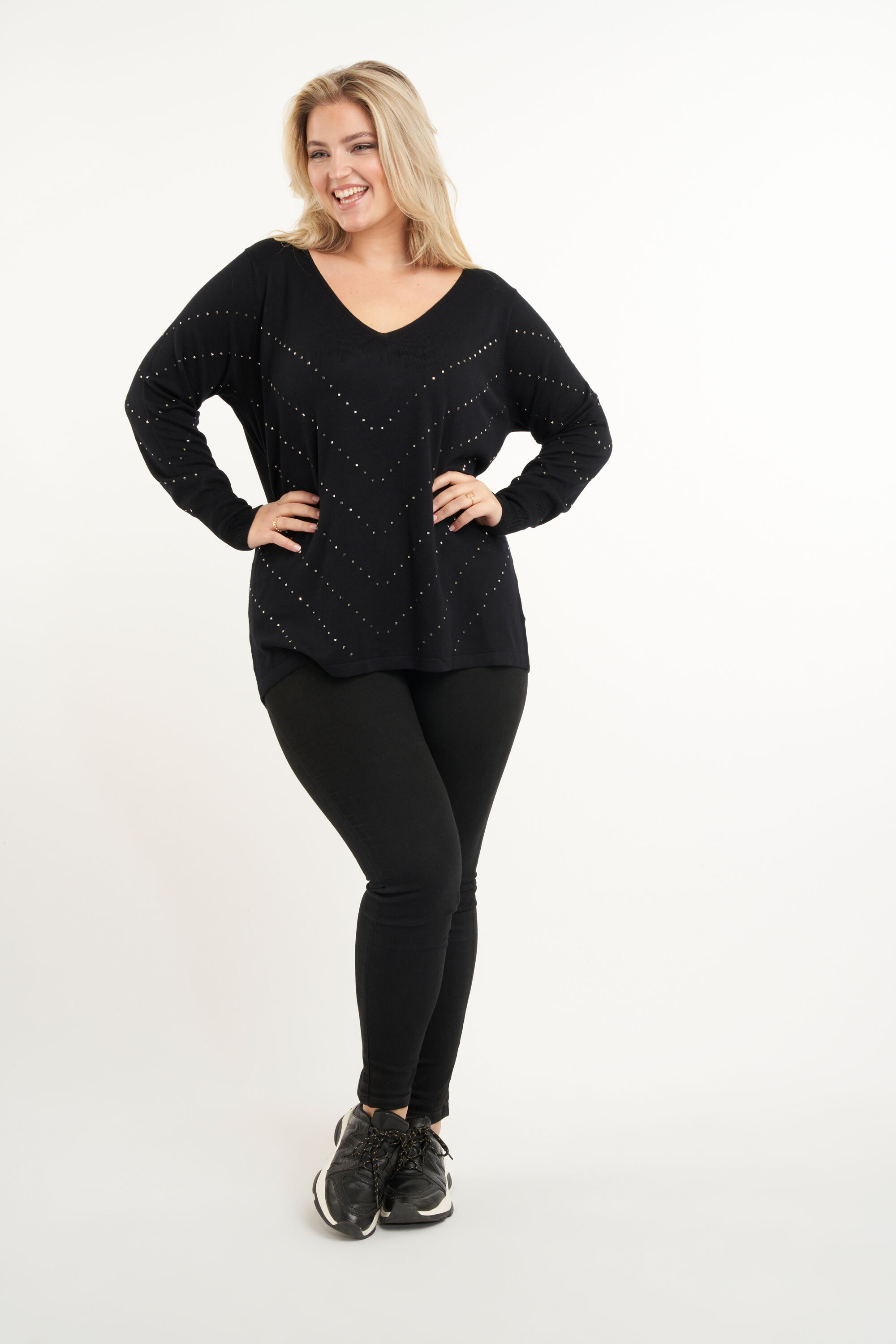 Pullover mit Nieten  image number 6