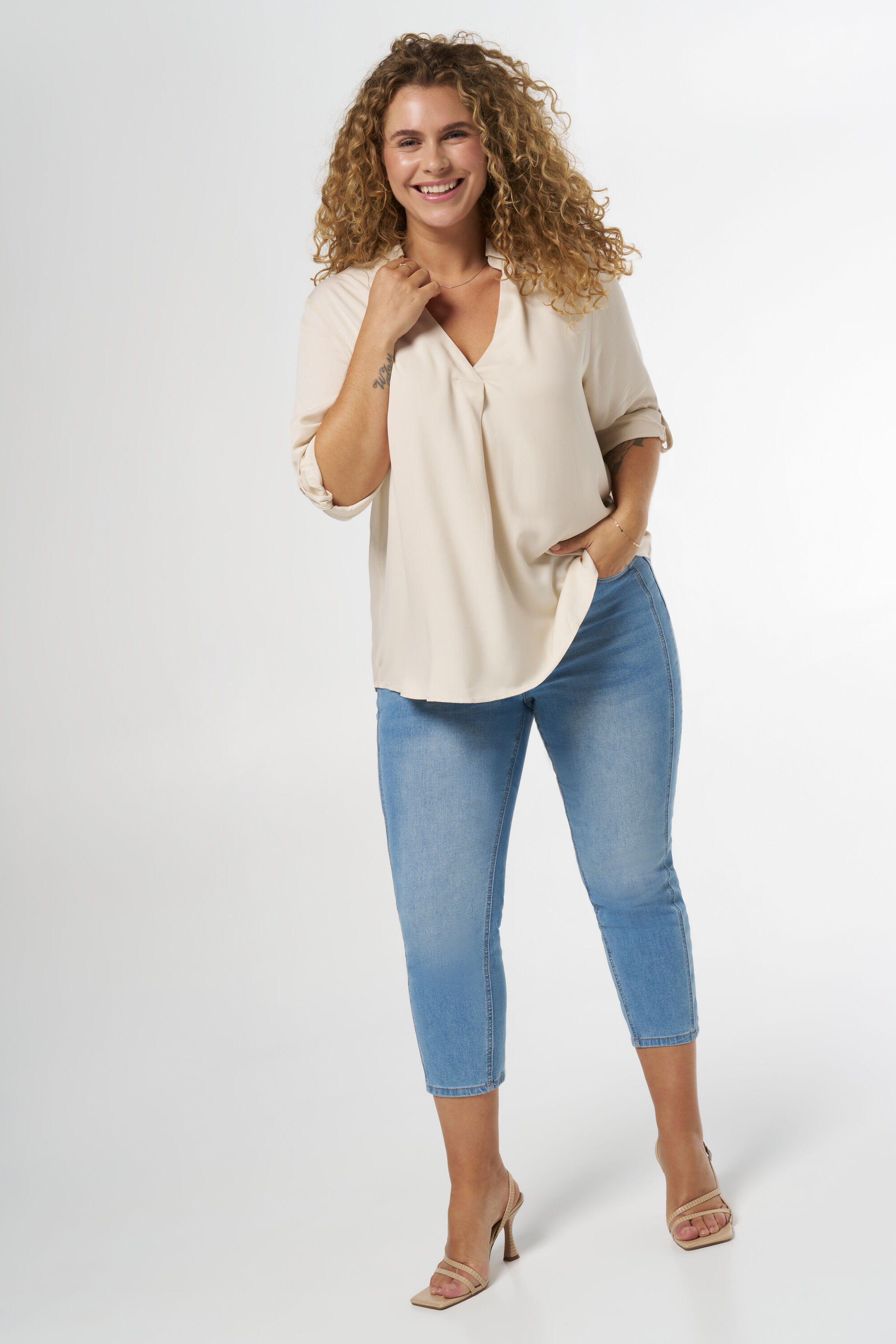 Bluse mit V-Ausschnitt image number 5