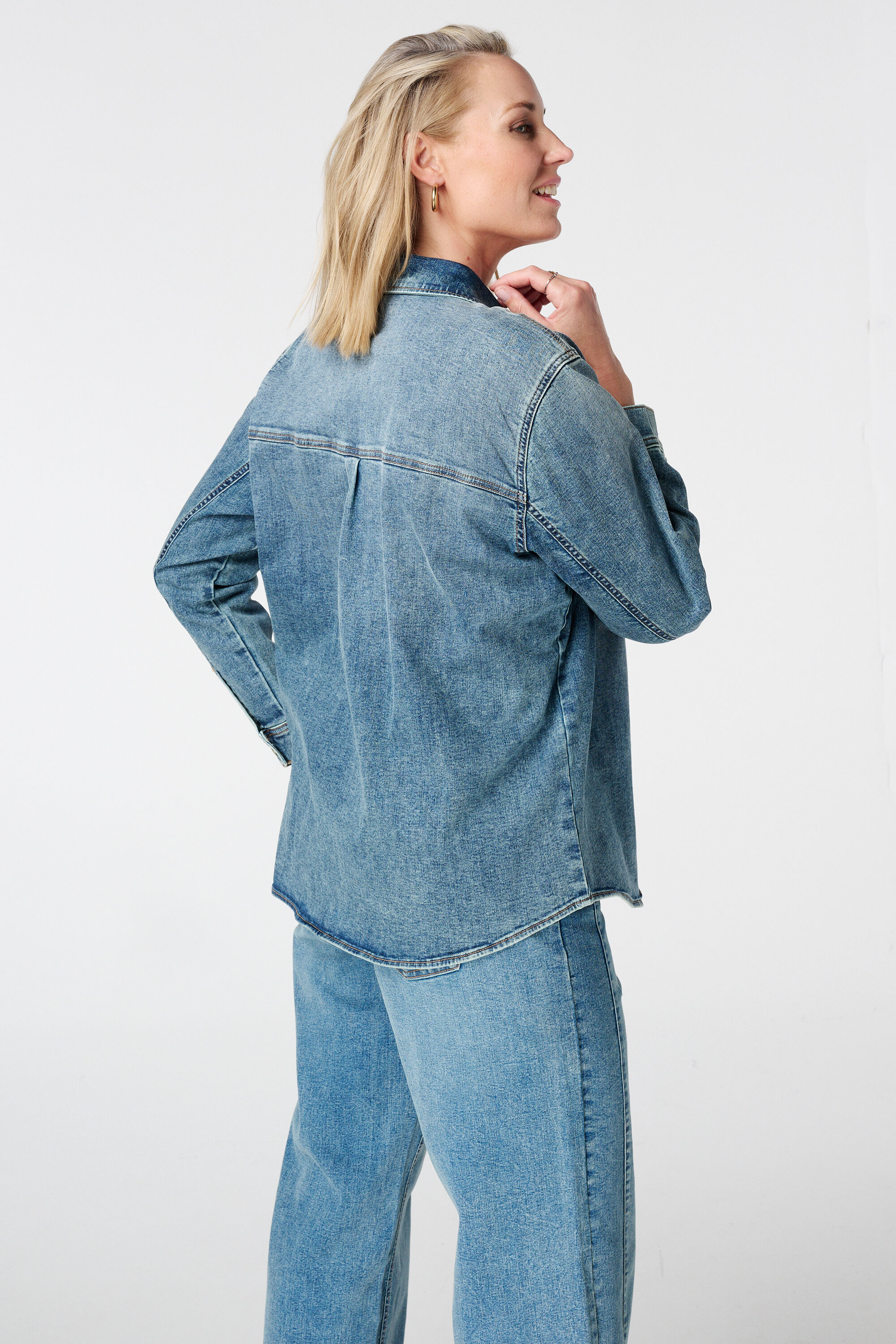 Jeanshemd mit Knopfleiste image number 3