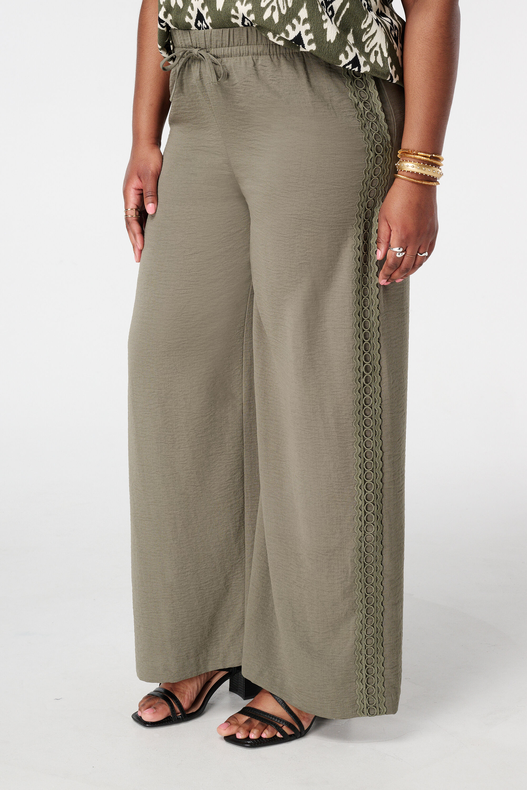 Straight Leg Hose mit Zierdetail image number 5