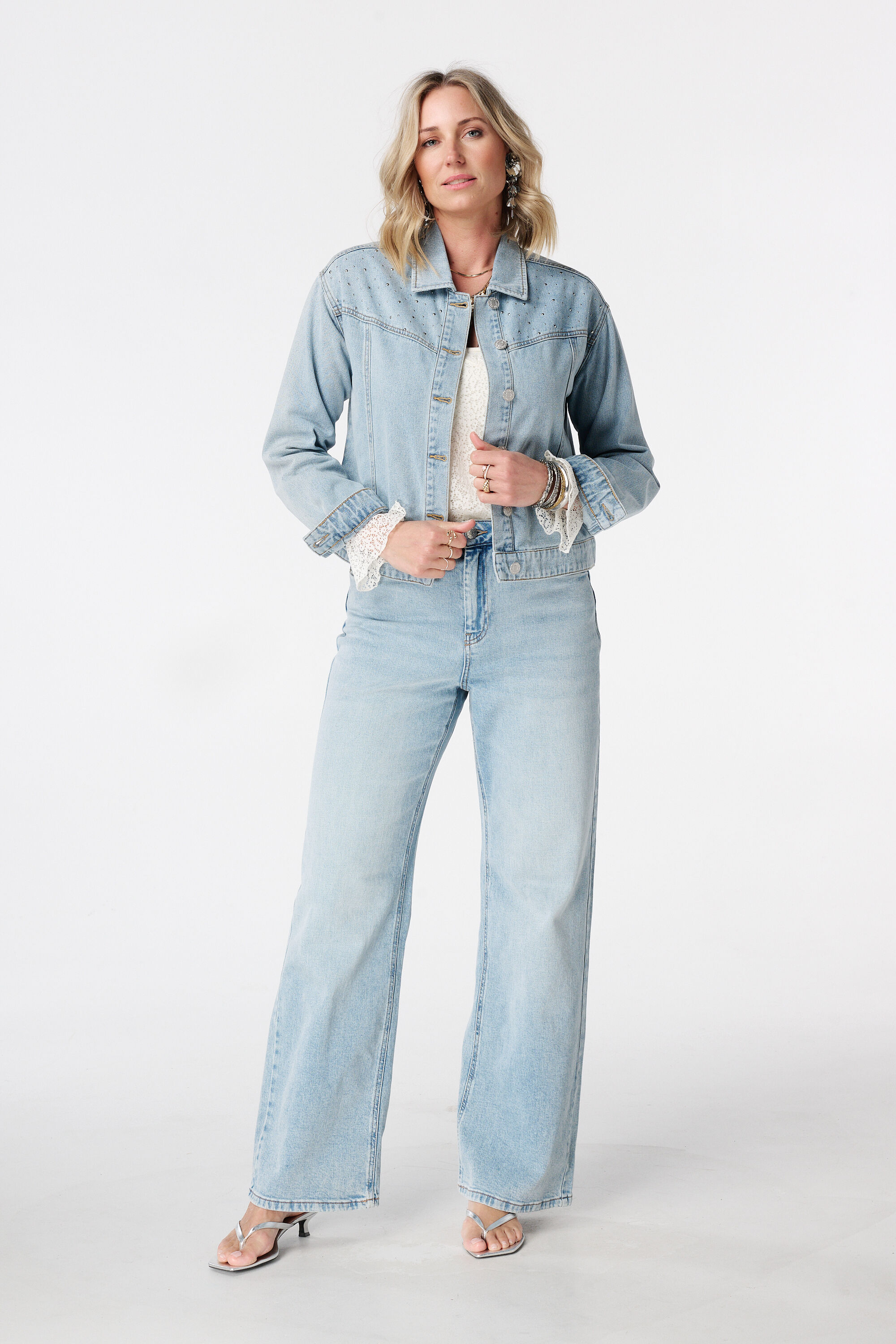 Jeansjacke mit Nieten image number 5