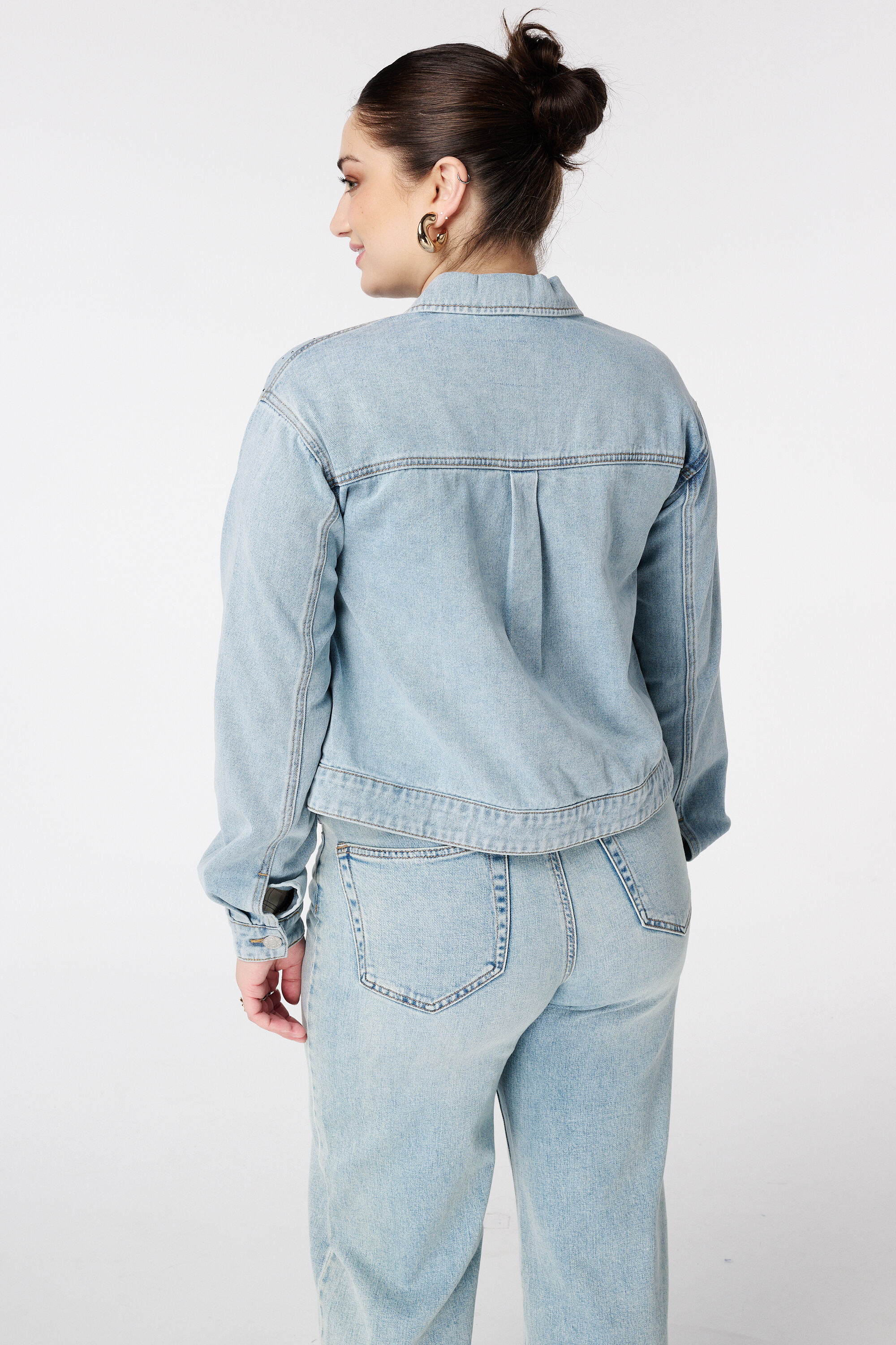 Jeansjacke mit Nieten image number 3