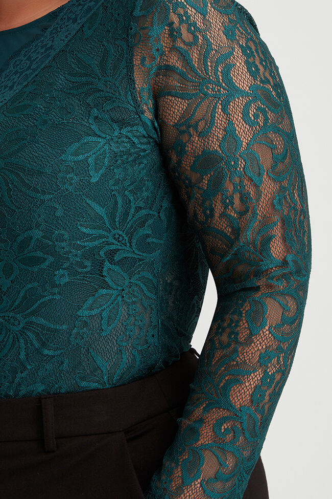 Body mit Spitze image number 6