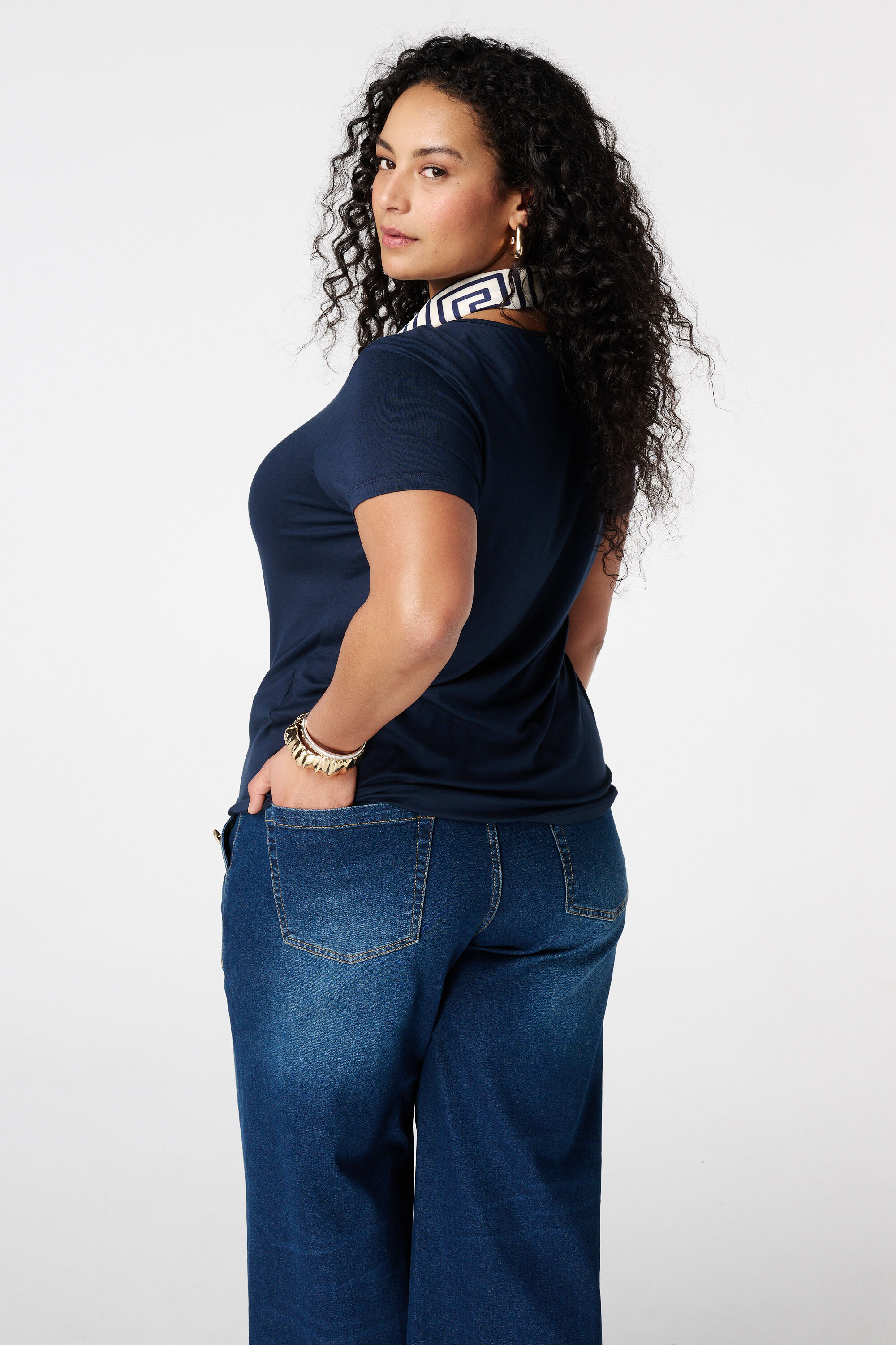 T-Shirt mit V-Ausschnitt image number 3