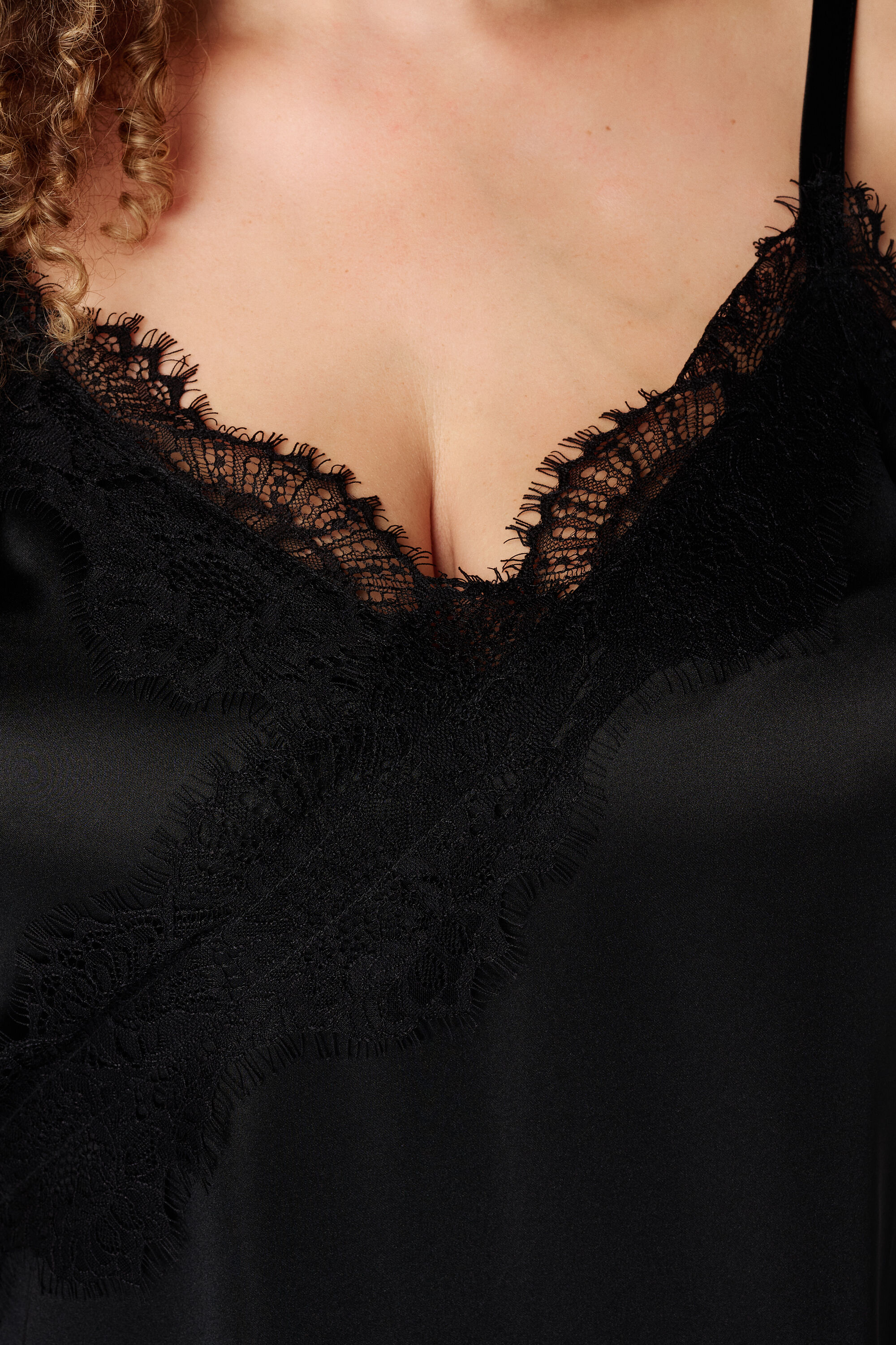 Asymmetrisches Shirt mit Spitze image number 6