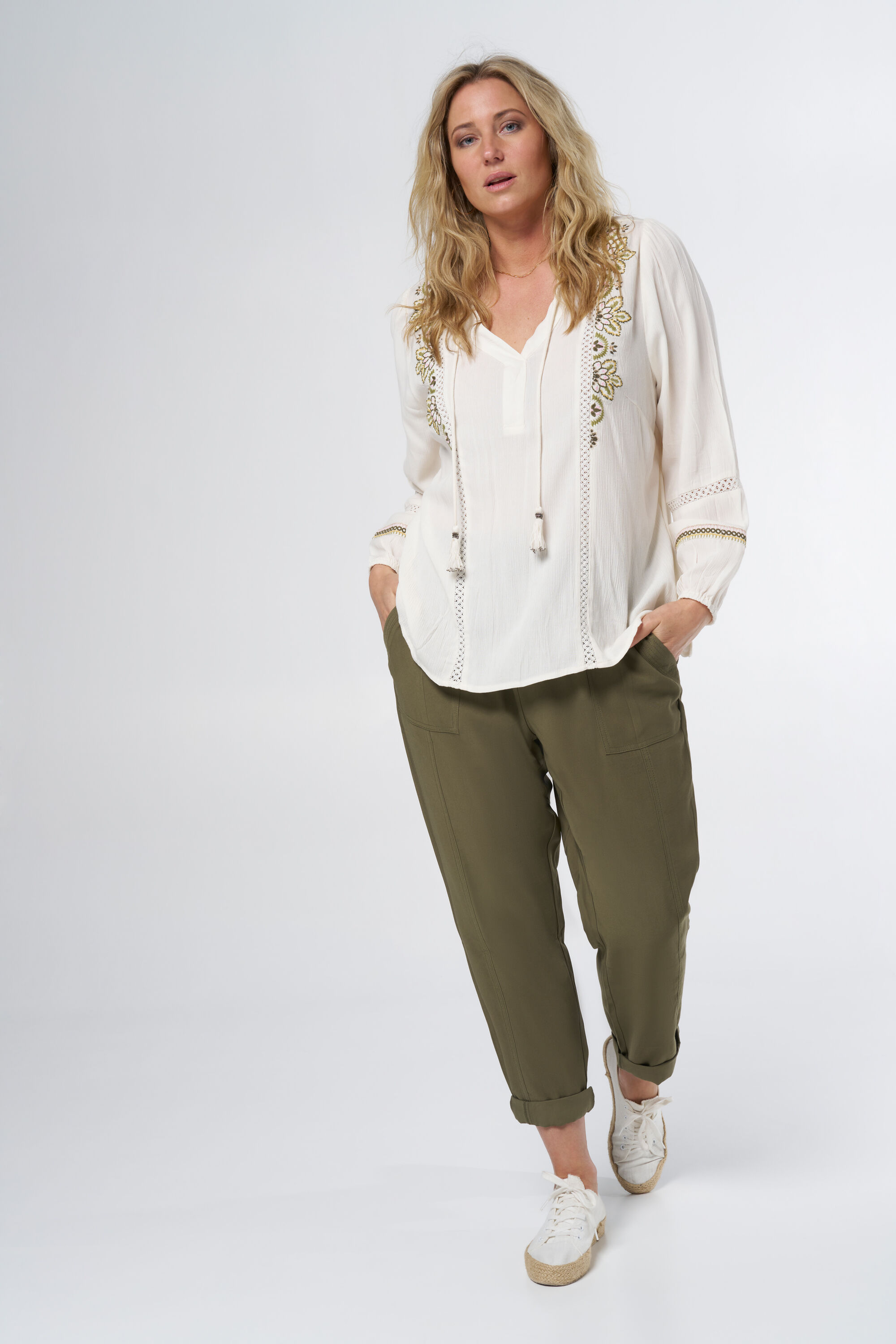 Blouse aux d&eacute;tails boh&egrave;mes image number 5