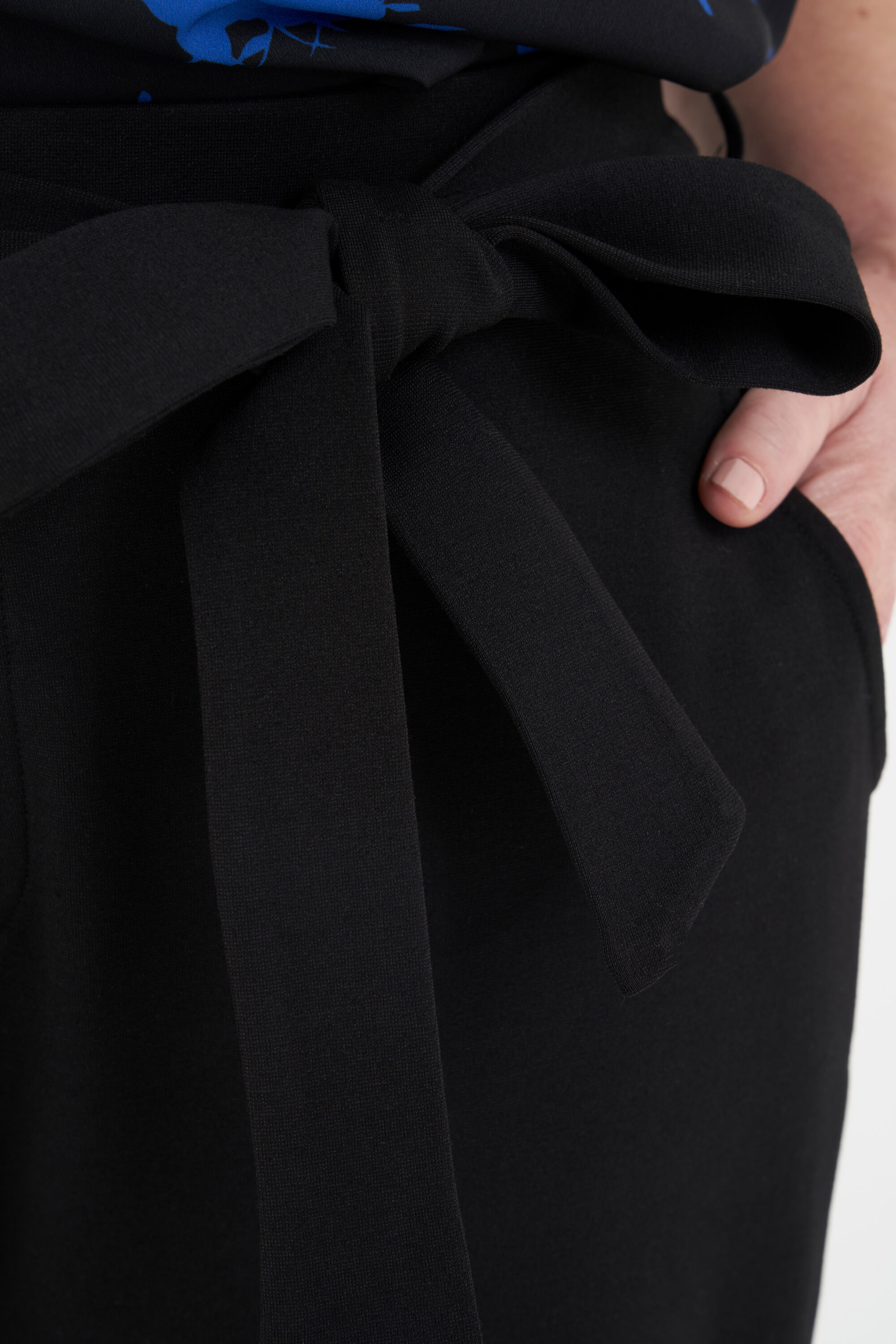 Hose mit G&uuml;rtel image number 6