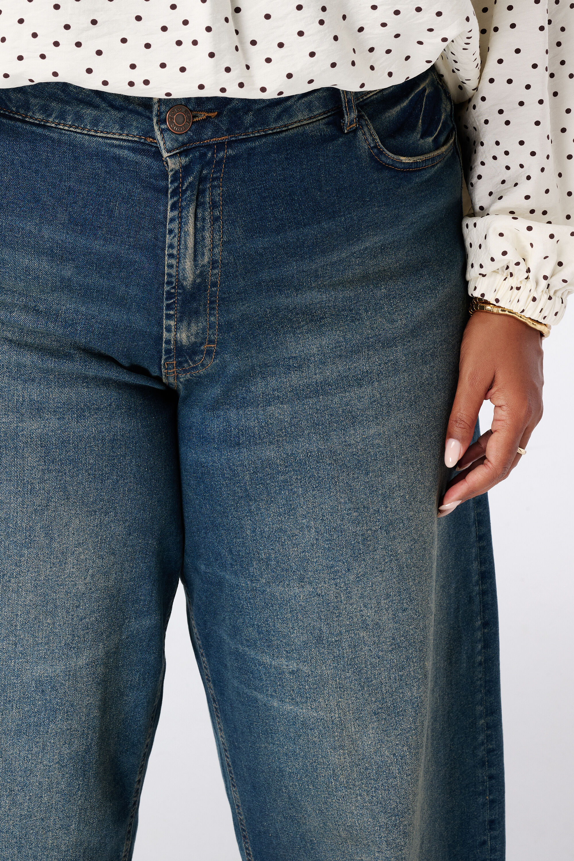 Barrel Jeans image number 4