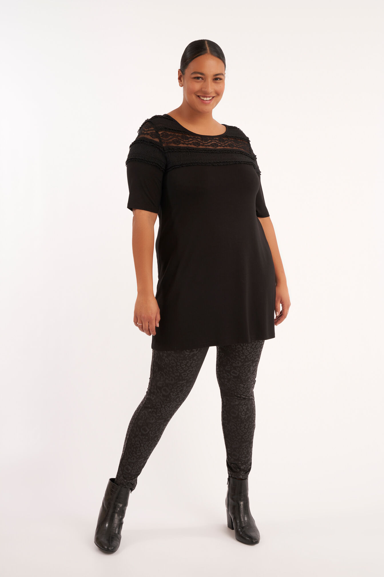 Top im A-Figur-Schnitt mit Spitze image number 5