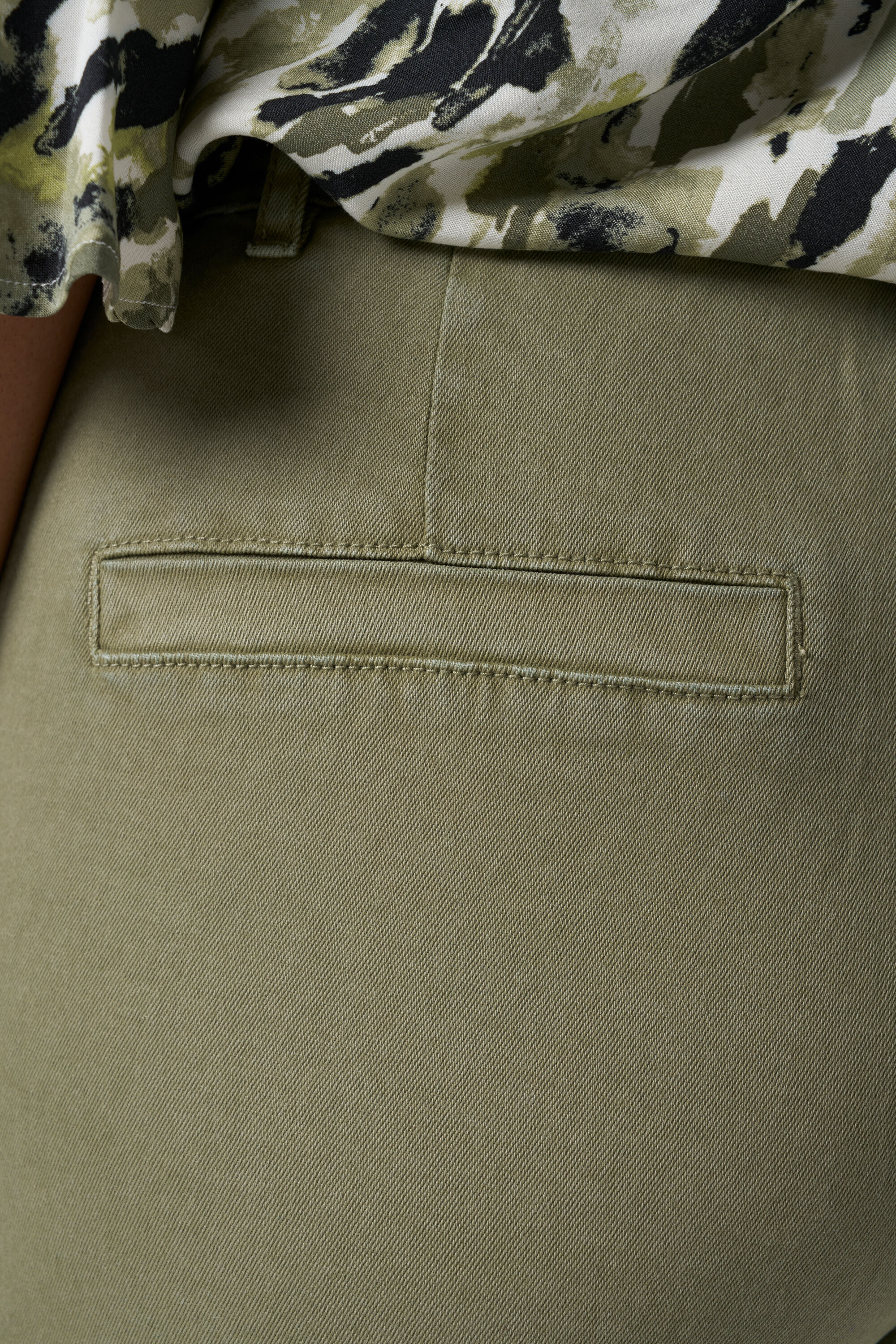 Jeans-Shorts mit G&uuml;rtel image number 4