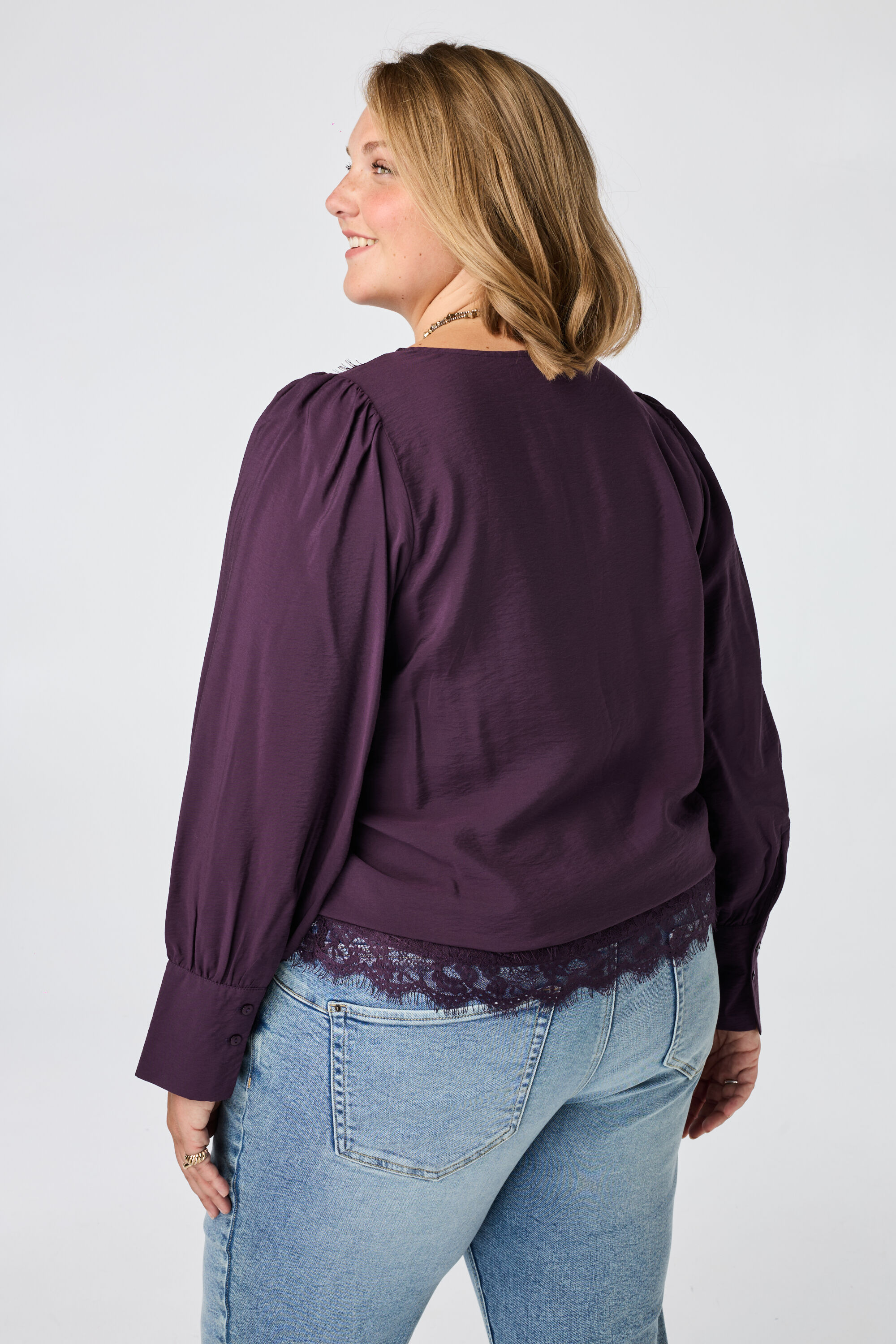 Bluse mit Spitzendetails image number 3