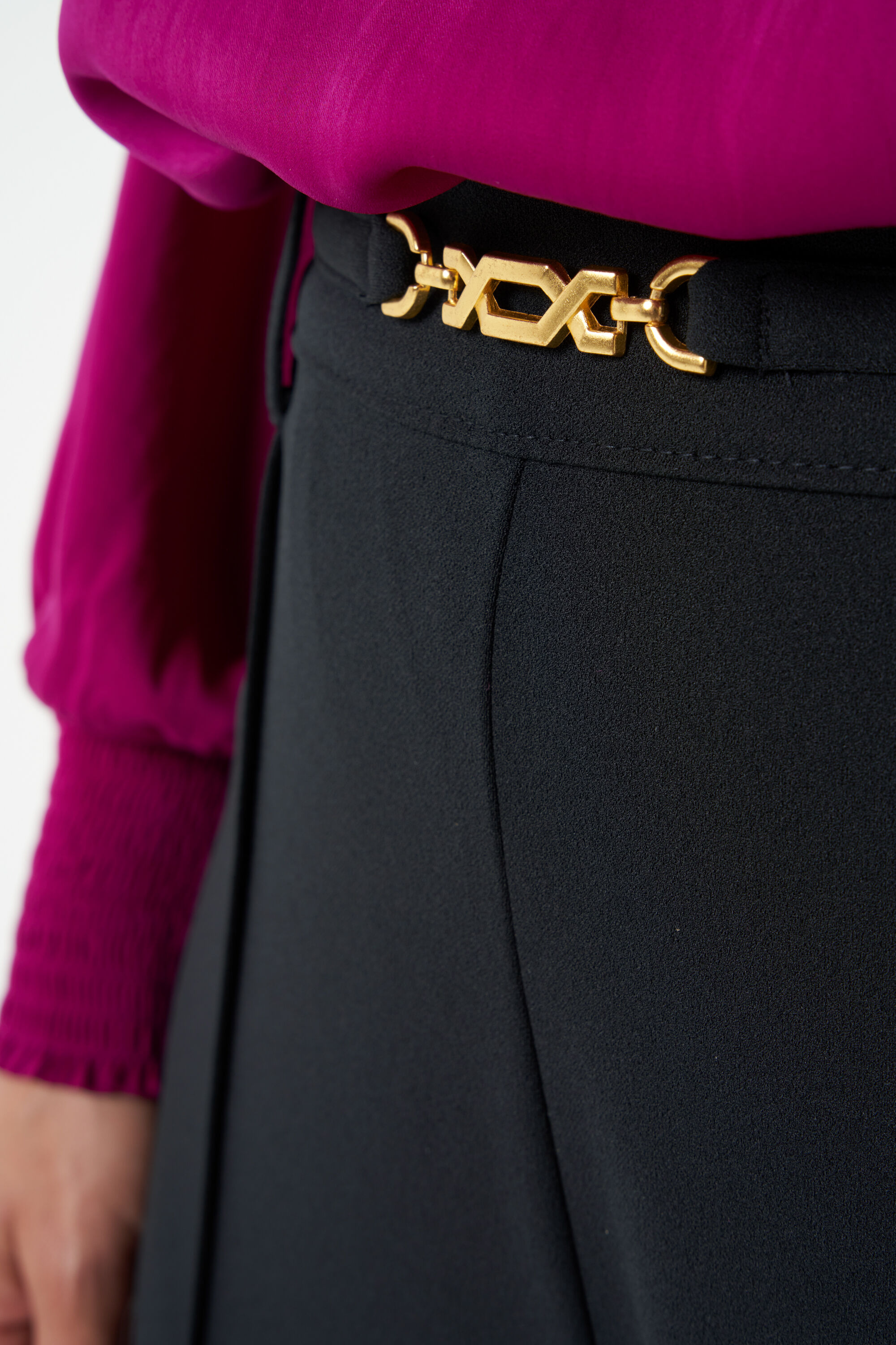 Hosen mit weit geschnittenem Bein image number 5