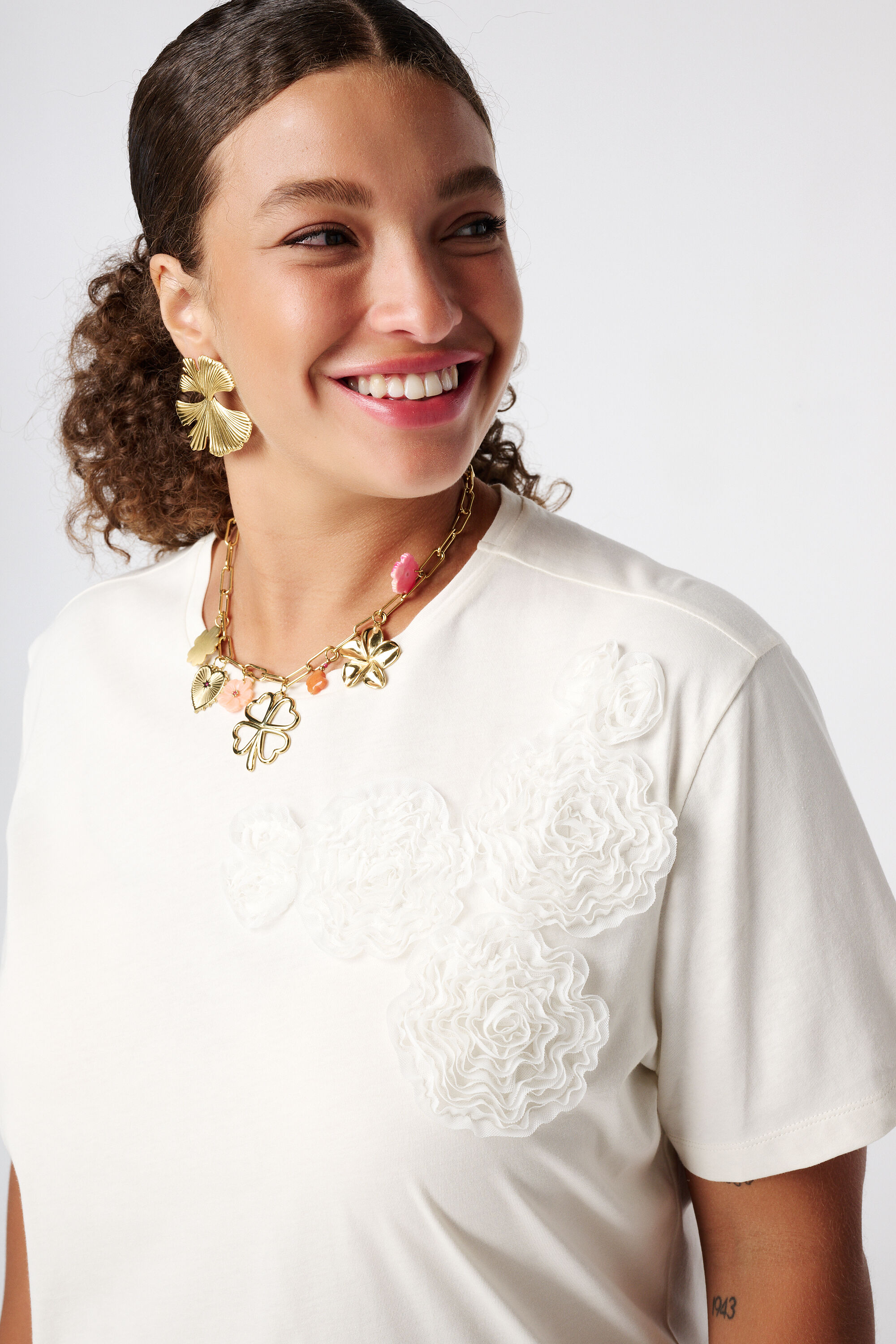 T-Shirt mit gesticktem Aufdruck image number 4