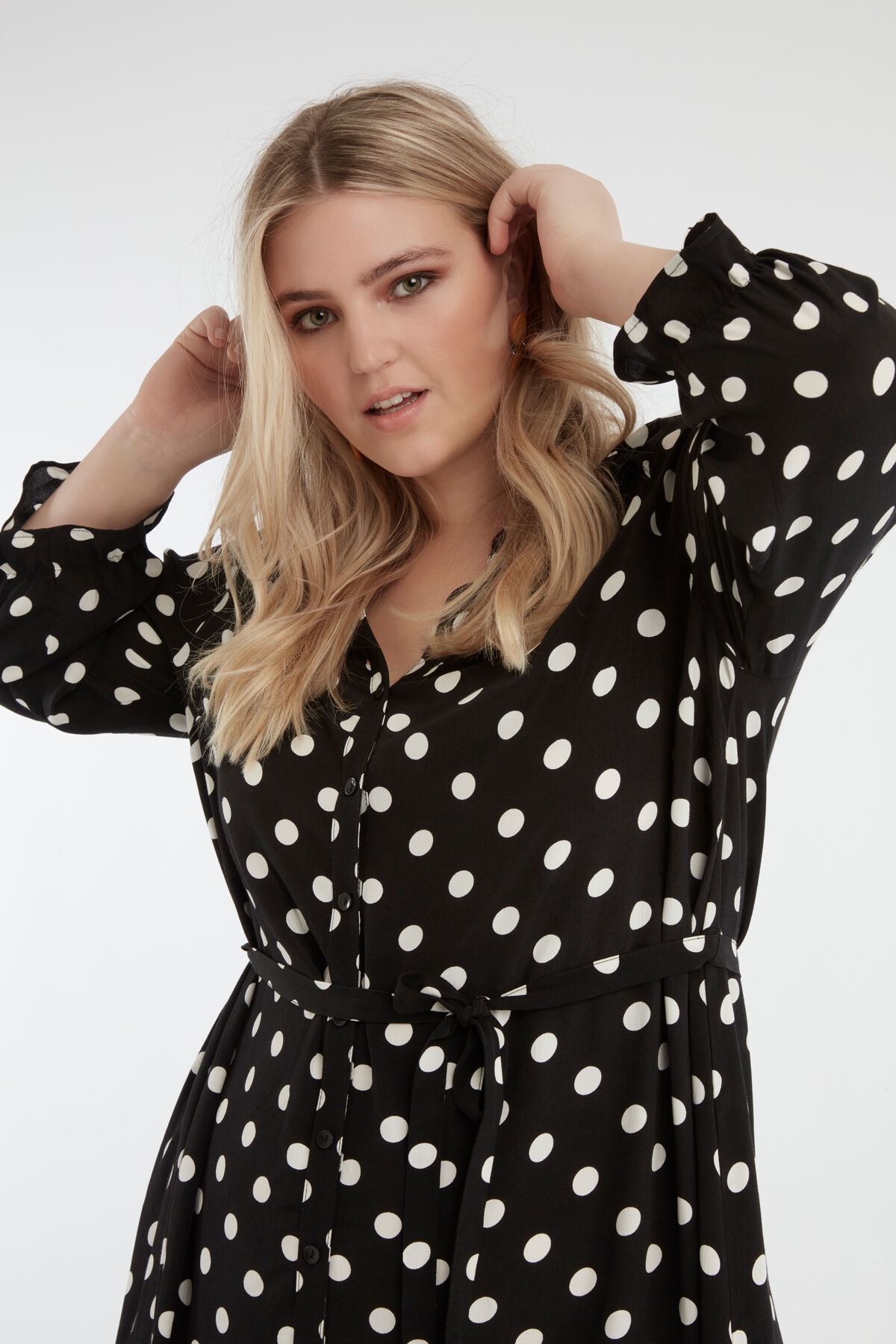 Kleid mit gro&szlig;em Punktmuster image number 3